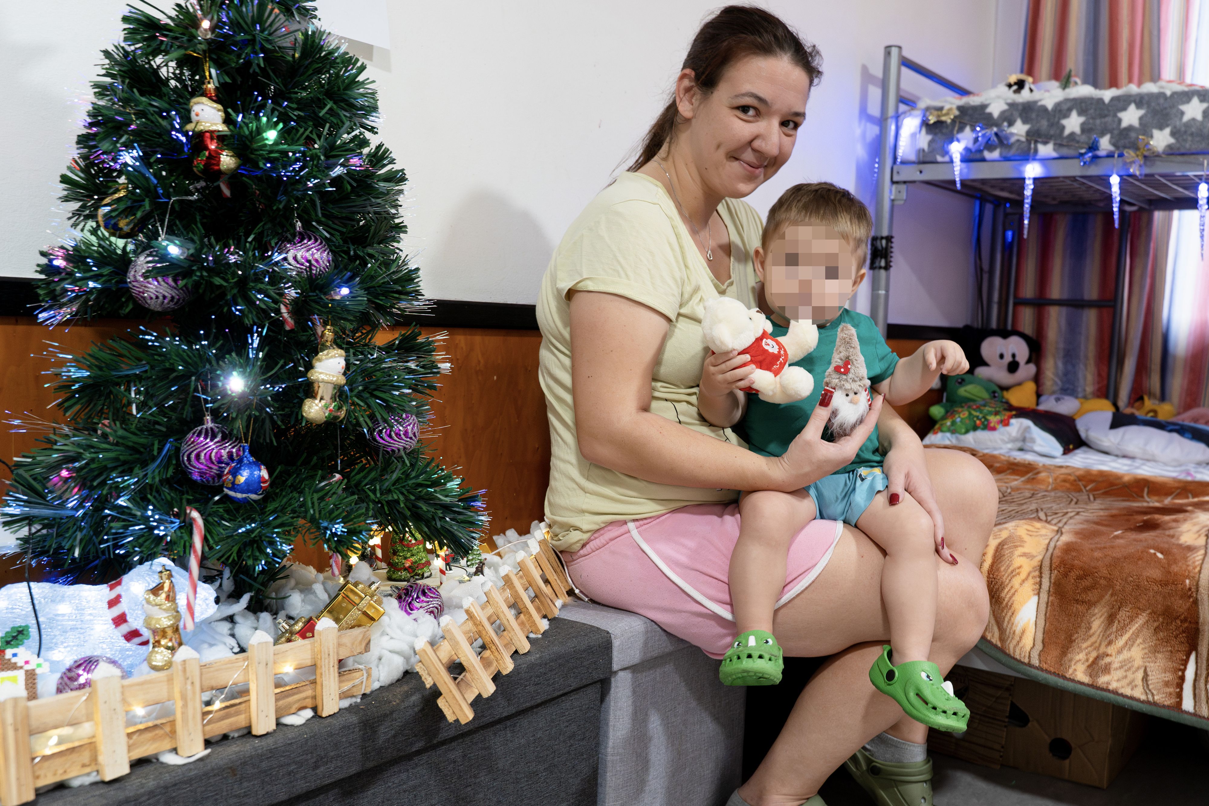 Gabriele S. (28) und ihr Sohn leben im Obdach Favorita des Fonds Soziales Wien. Zu Weihnachten machen sie bei der Wichtel-Challenge mit. 