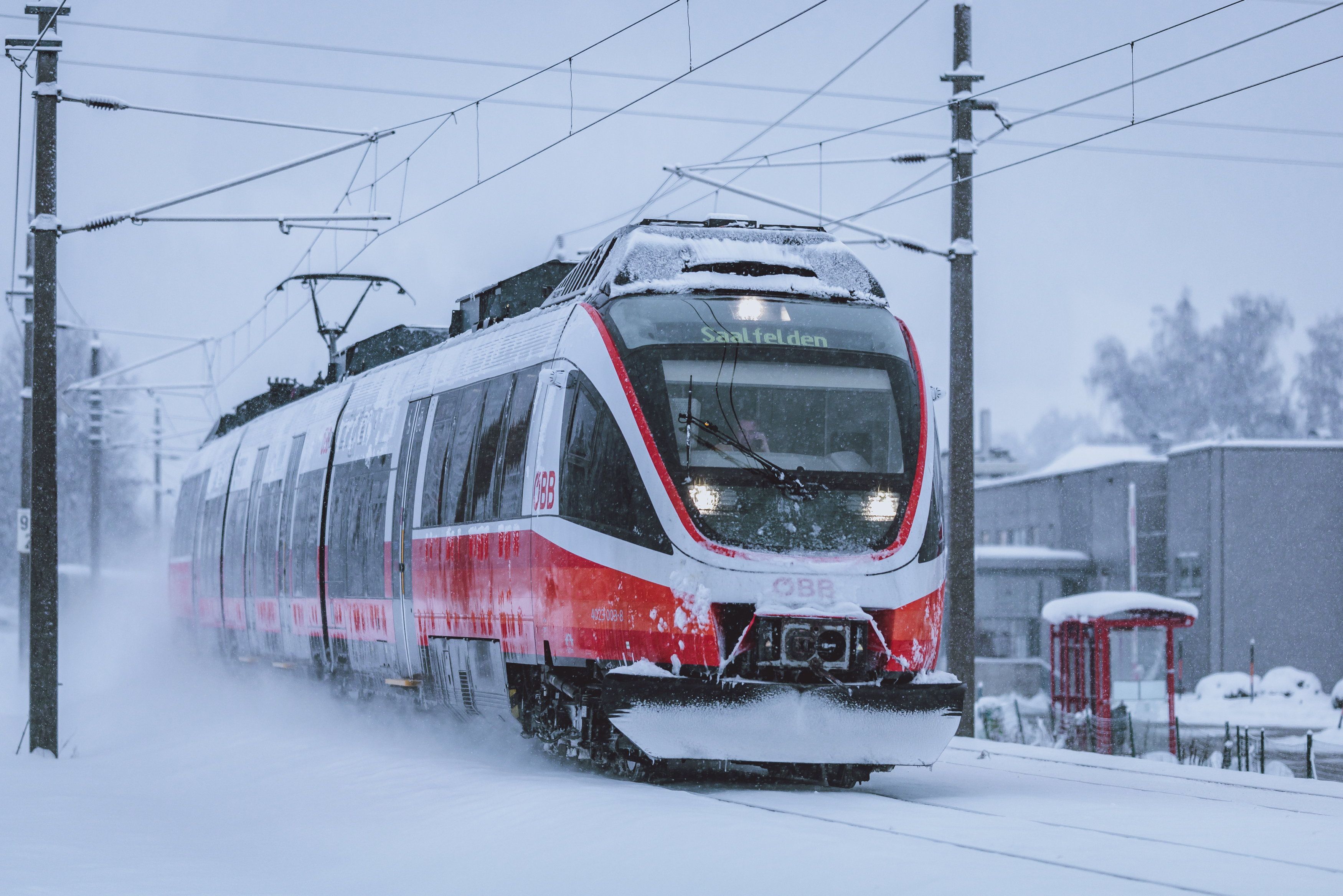 Die extremen Wetterbedingungen sorgten im ganze Land für Wartezeiten im Bahnverkehr.