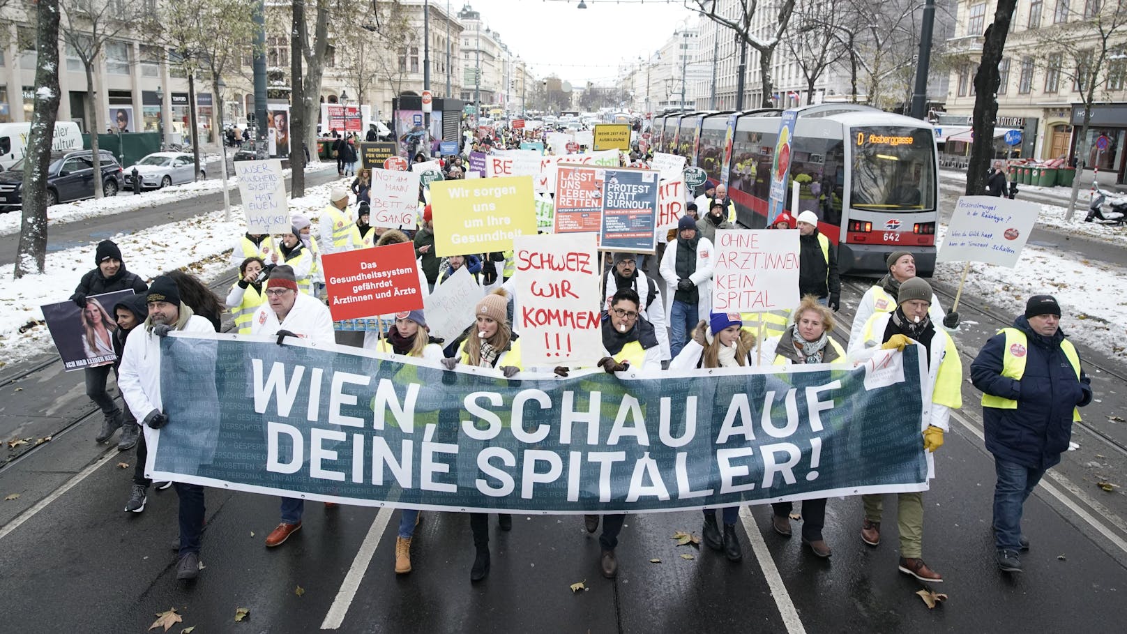2.500 Spitalsangestellte marschierten durch Wiener City