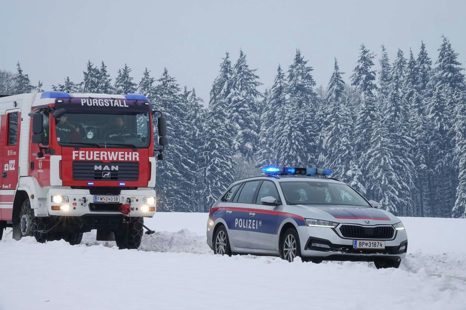 Zahlreiche Einsatzkräfte eilten zum Großbrand.