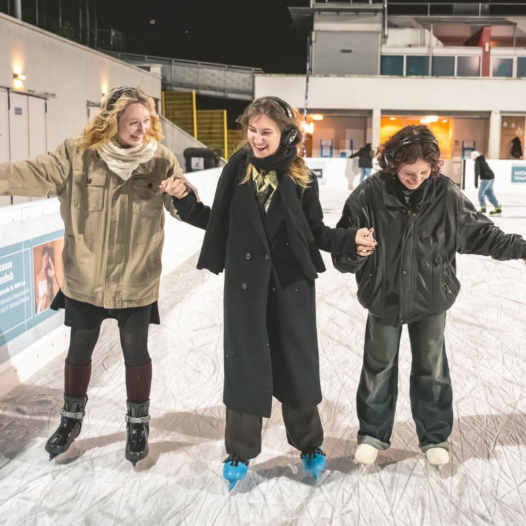 Die leiseste Disco der Welt startet Donnerstag um 23 Uhr im WUK (Wien-Alsergrund). Kopfhörer aufsetzen und feiern – jeder Discobesucher erhält Kopfhörer ohne Kabel. Zwischen verschiedenen Kanälen kann man wie zwischen verschiedenen Dance Floors wählen