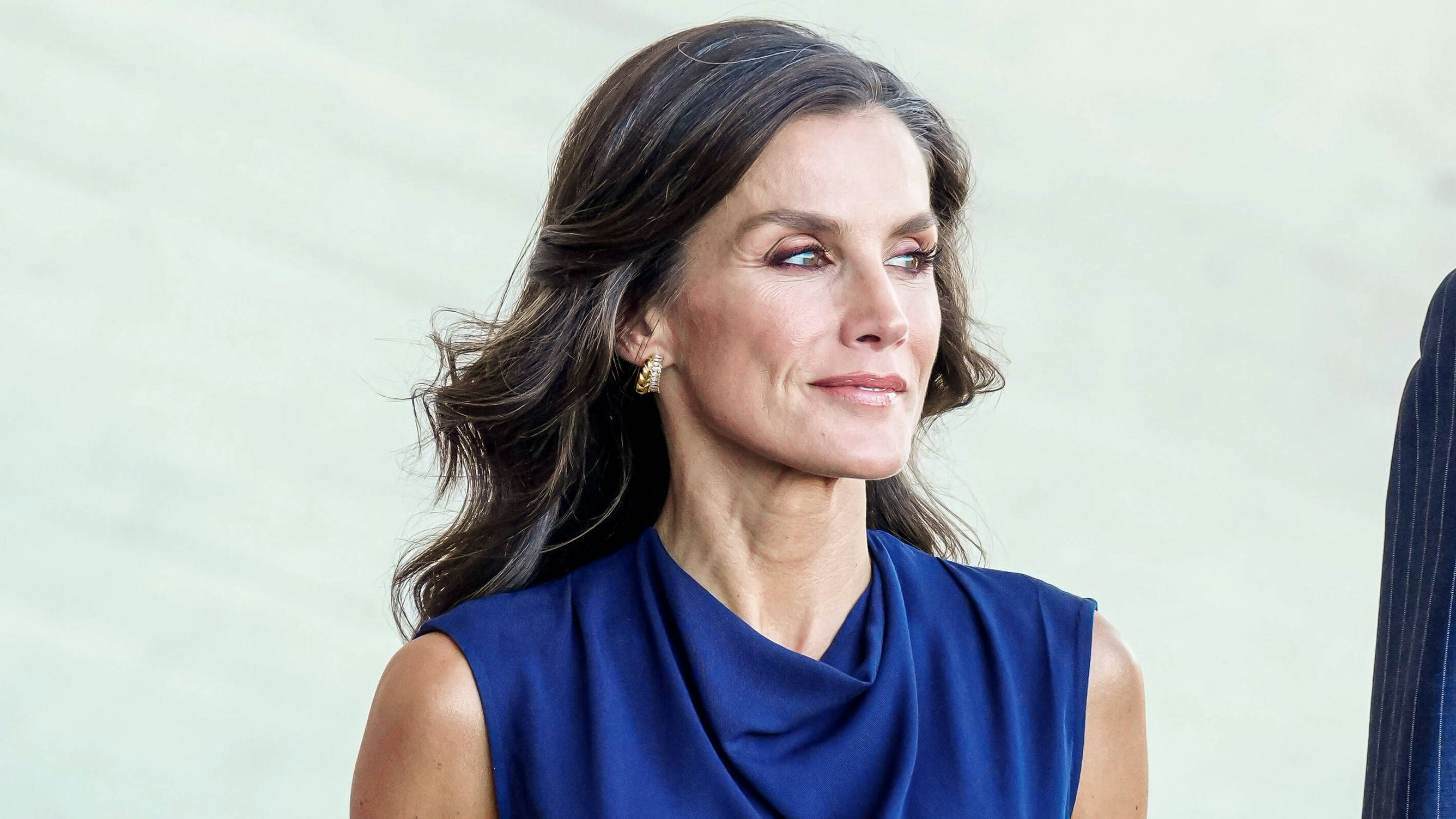 Königin Letizia (ES), bei der Institutionelle Anerkennung von Fachleuten und Freiwilligen, die an den verschiedenen Brandbekämpfungsarbeiten auf Teneriffa teilgenommen haben, im Auditorium de Tenerife-Ad·n MartÌn im Rahmen des Besuchs des spanischen Königspaares auf Teneriffa in Santa Cruz.