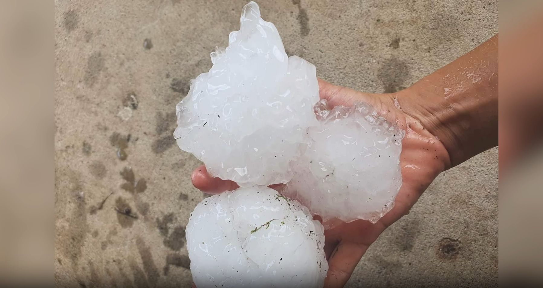 Die größten Hagelbrocken waren bis zu 15 Zentimeter dick.