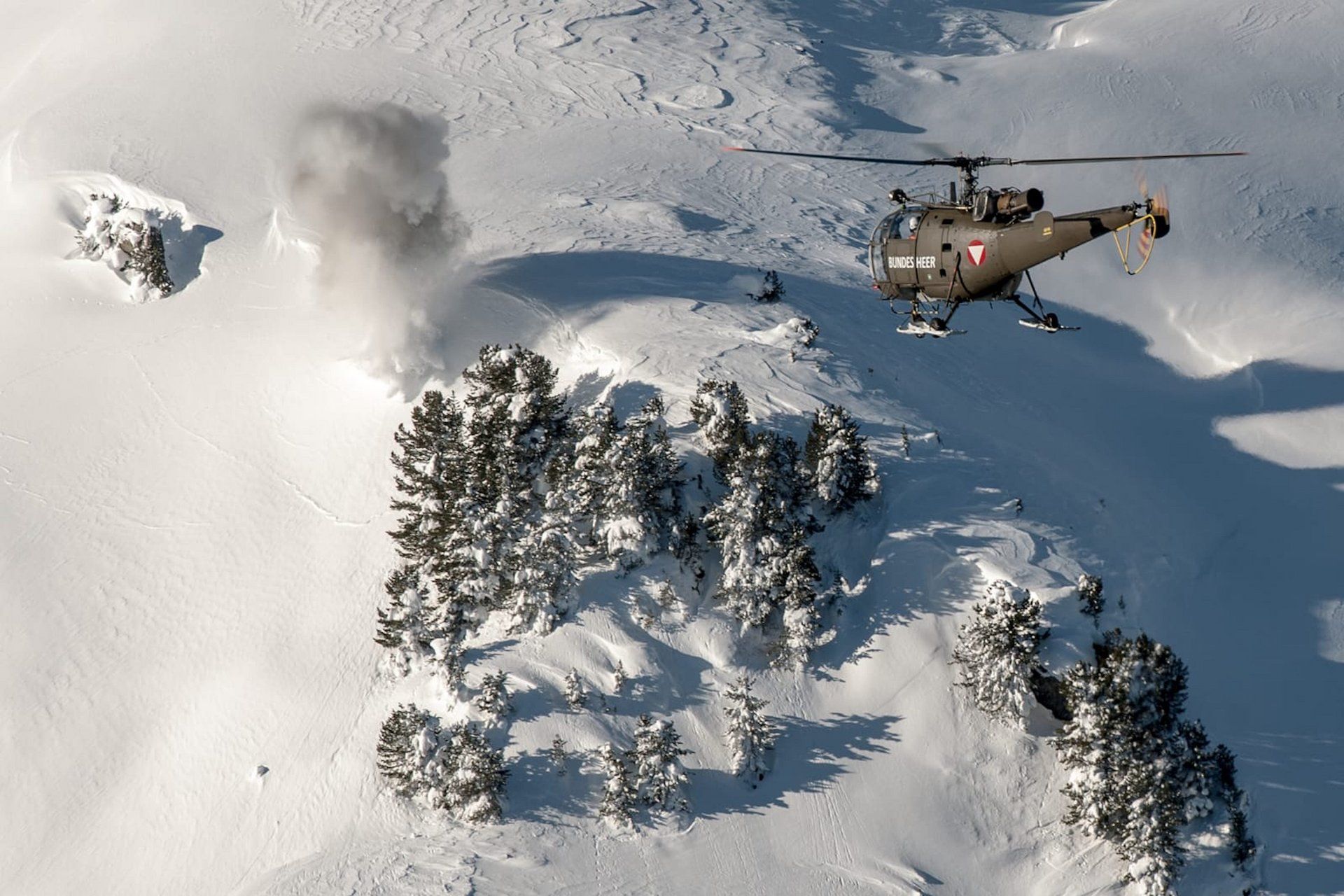 Das Bundesheer hält etwa 420 Alpinsoldaten, Gebirgsexperten und drei Hubschrauber für Lawineneinsätze rund um die Uhr bereit.
