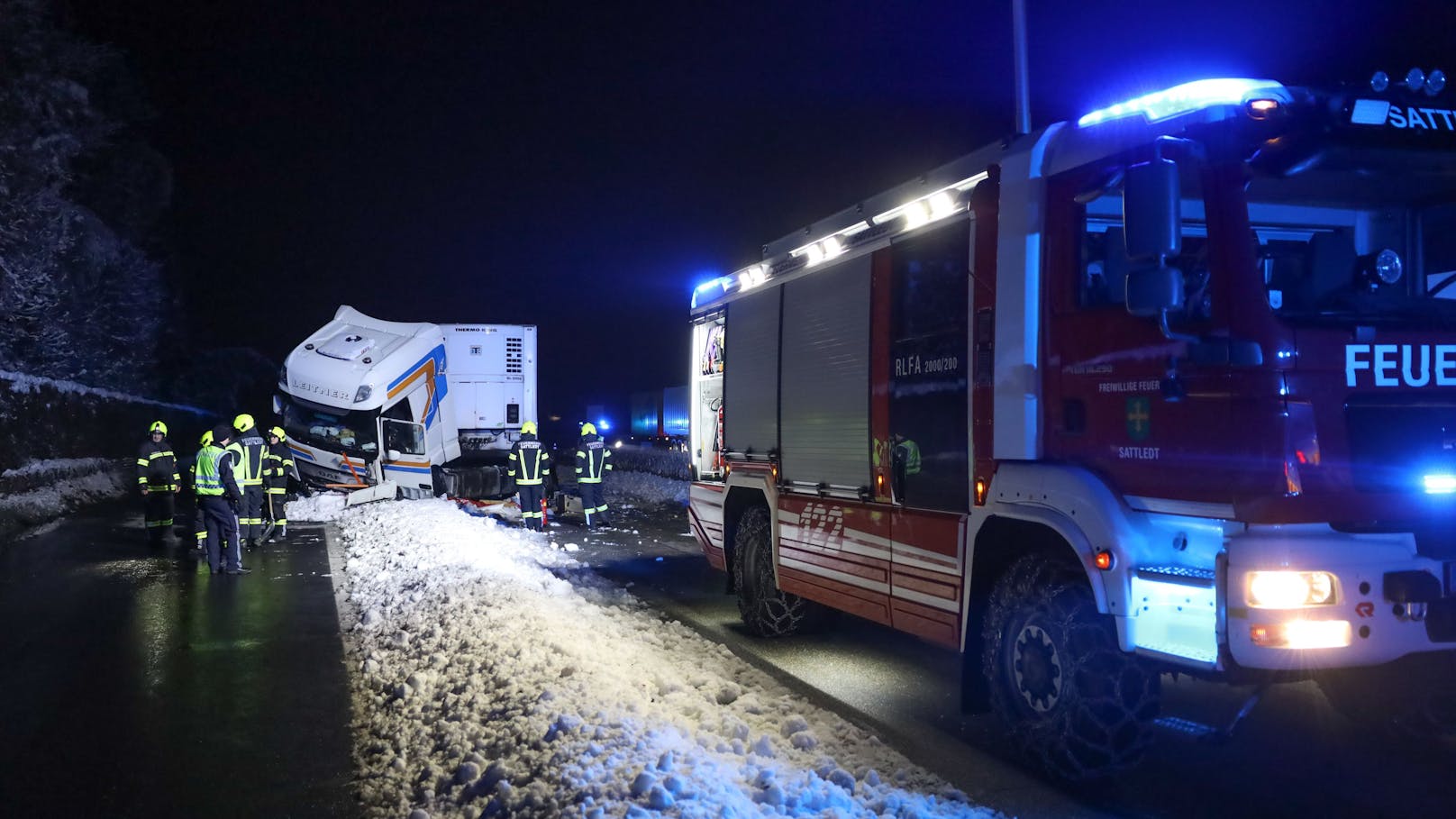 Schwerer Lkw-Crash auf Westautobahn in Oberösterreich