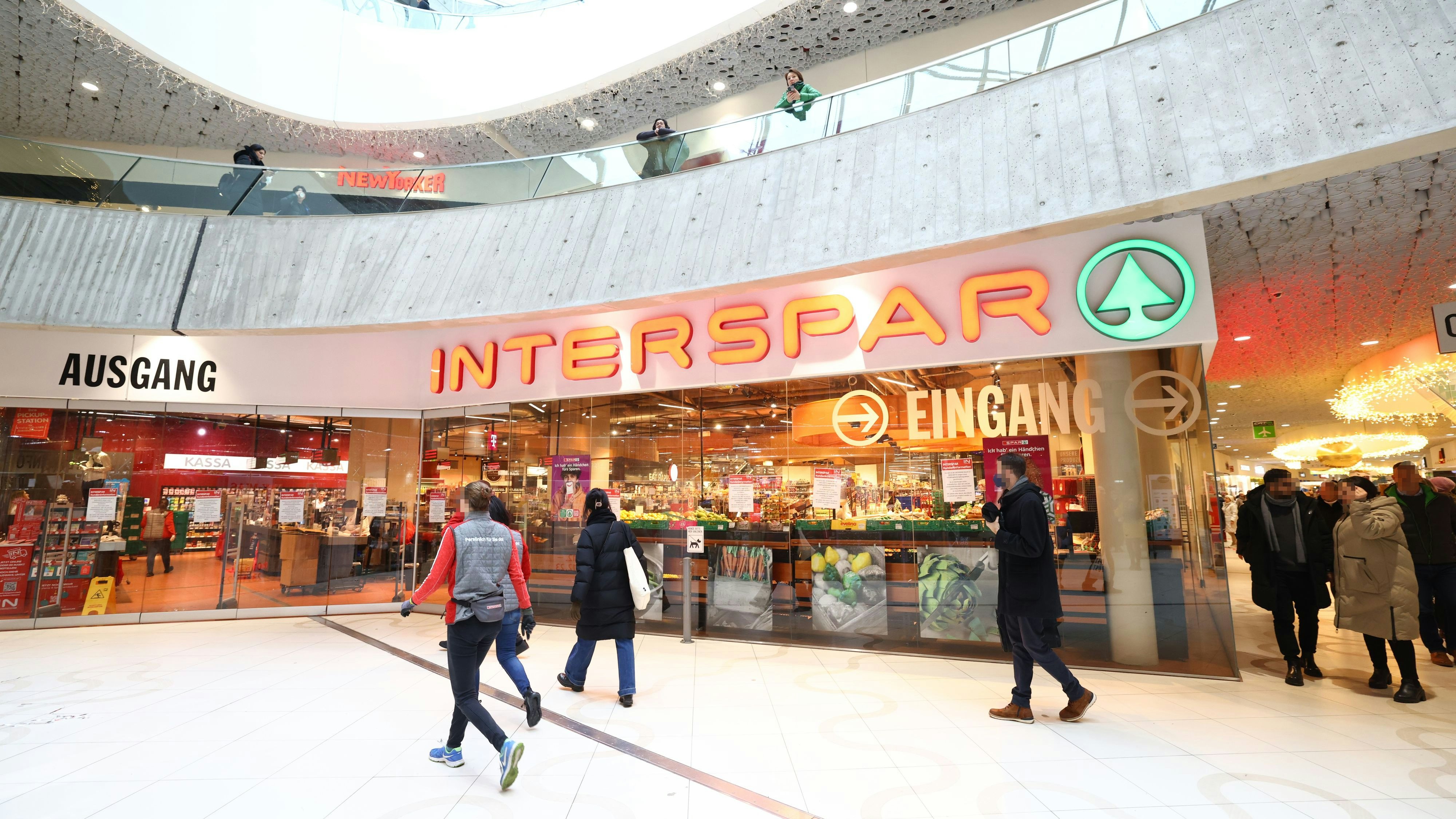 Die Interspar-Filiale ist aktuell gesperrt. Der Grund: eine Schädlingsbekämpfungsaktion.