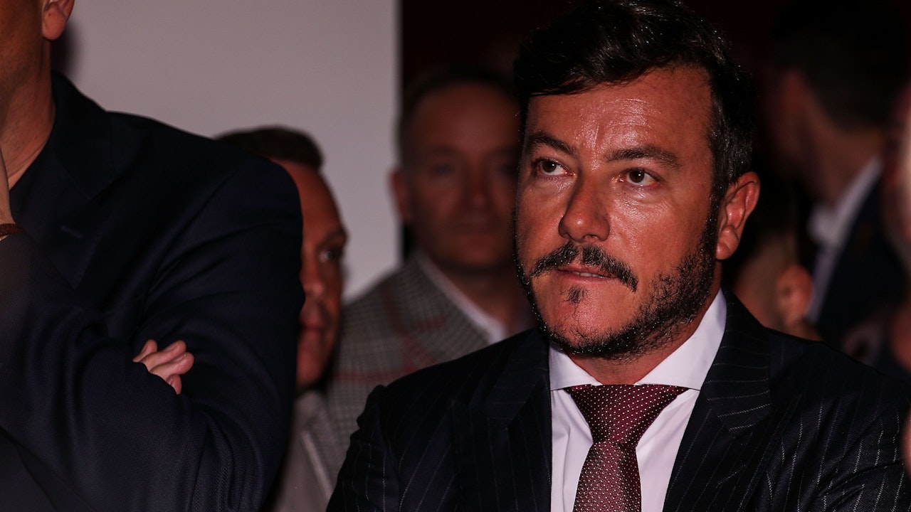 Heute.at - Kanzlersessel, Protztisch – Benko-Büro wird versteigert