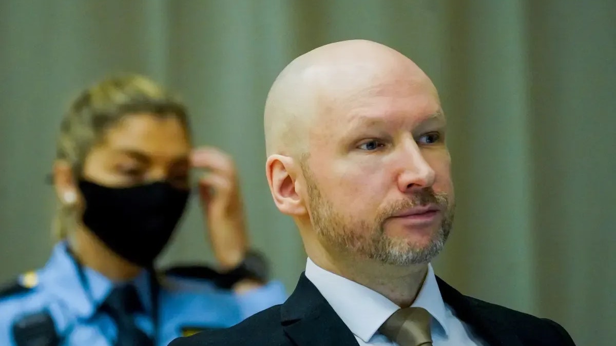 Anders Breivik sitzt wegen des Mordes an 77 Menschen eine 21-jährige Gefängnisstrafe ab.