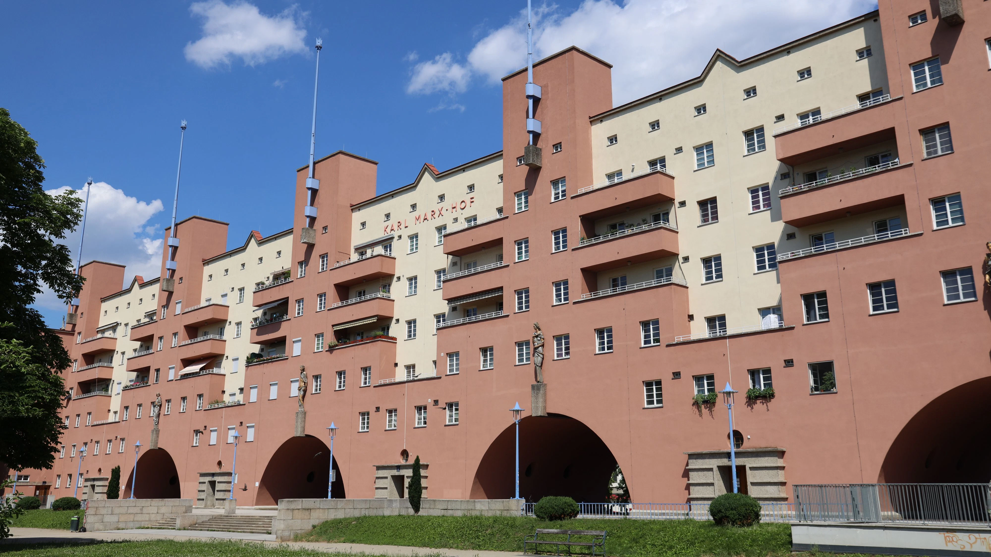 Heute.at - Wiener Familie kann sich Gemeindewohnung nicht leisten