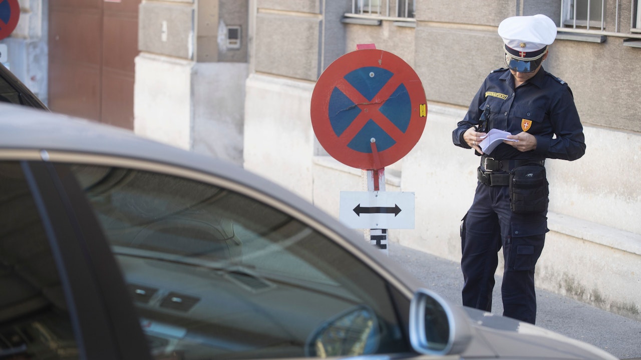 Heute.at - Parksheriff wegen Strafzettel über den Fuß gefahren