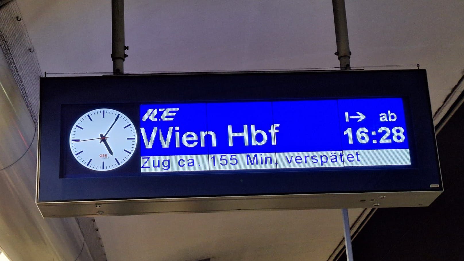 Ärger über ÖBB – Zug hat "ca. 155 Minuten Verspätung"