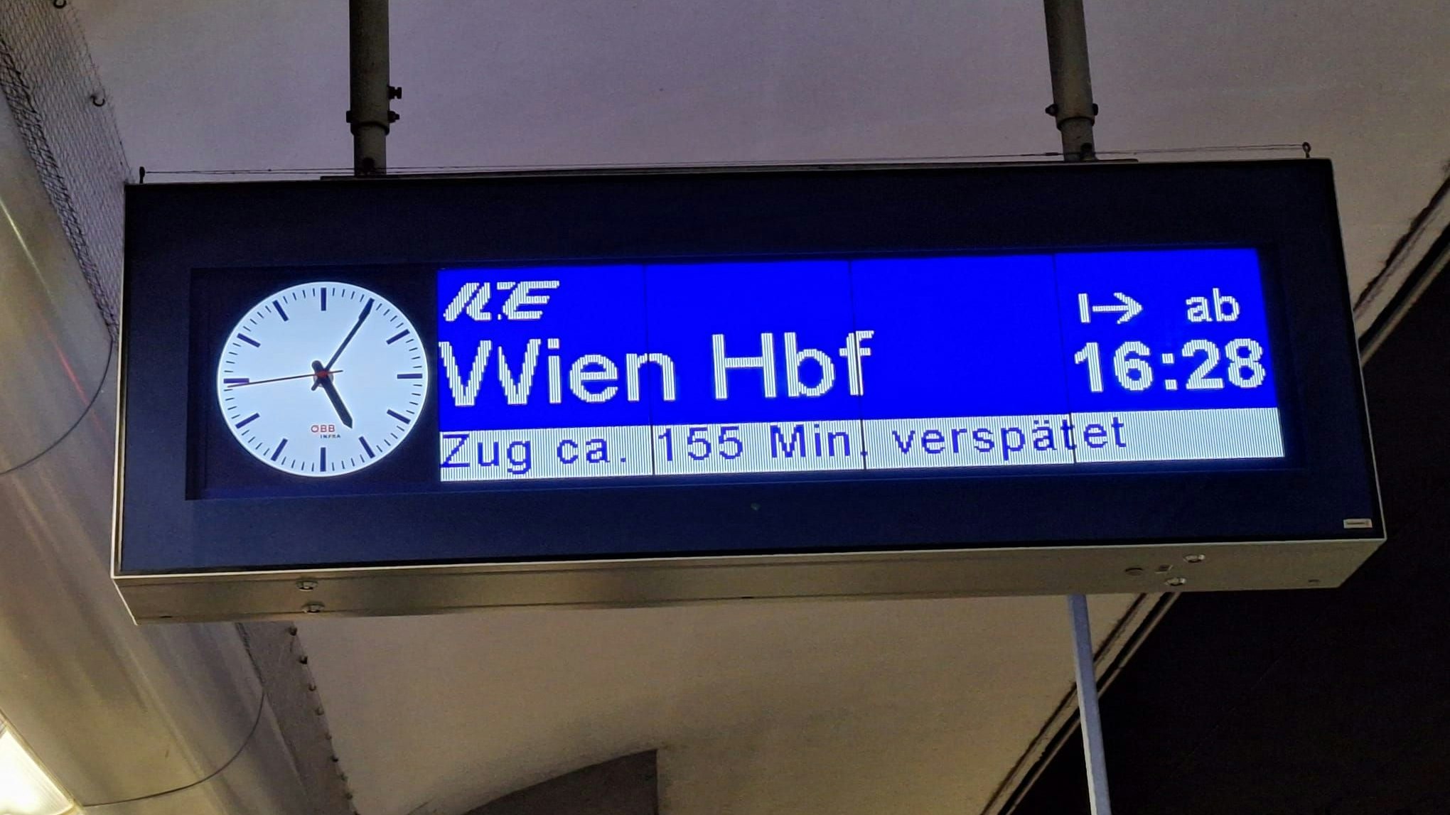 Heute.at - Entgleister Gefahrgut-Waggon legt Weststrecke lahm