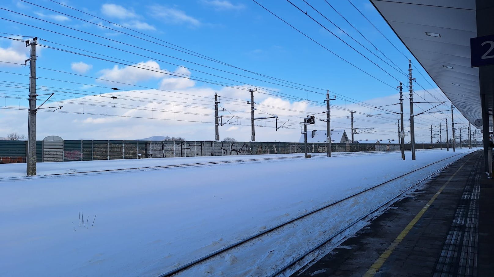 Der massive Schneefall sorgte für große Probleme auf vielen Bahnstrecken.
