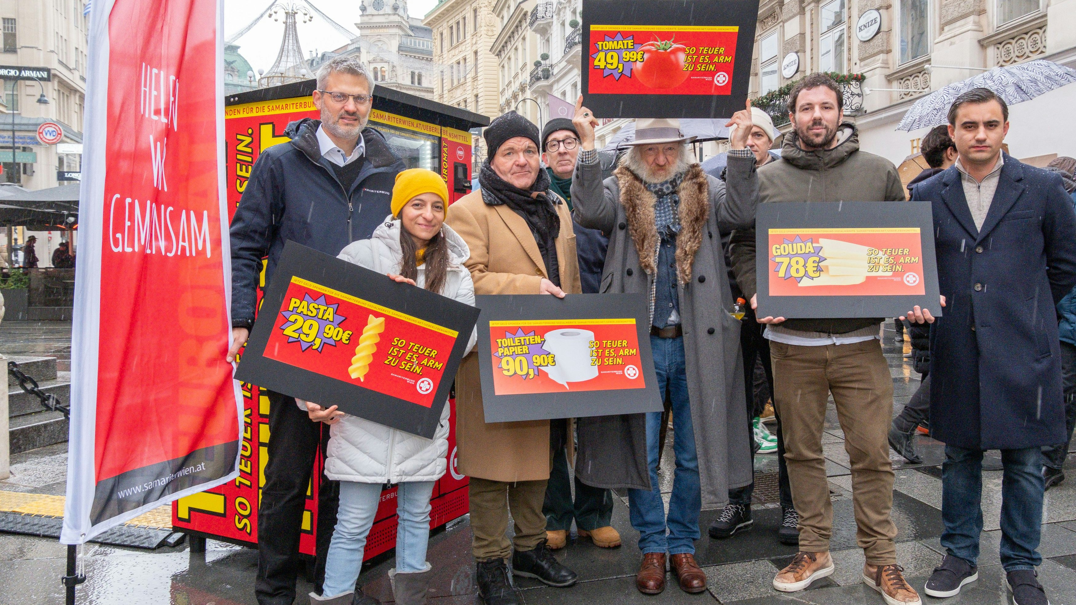 Mit prominenter Unterstützung machte der Samariterbund Wien am Graben auf die Teuerungswelle aufmerksam. 