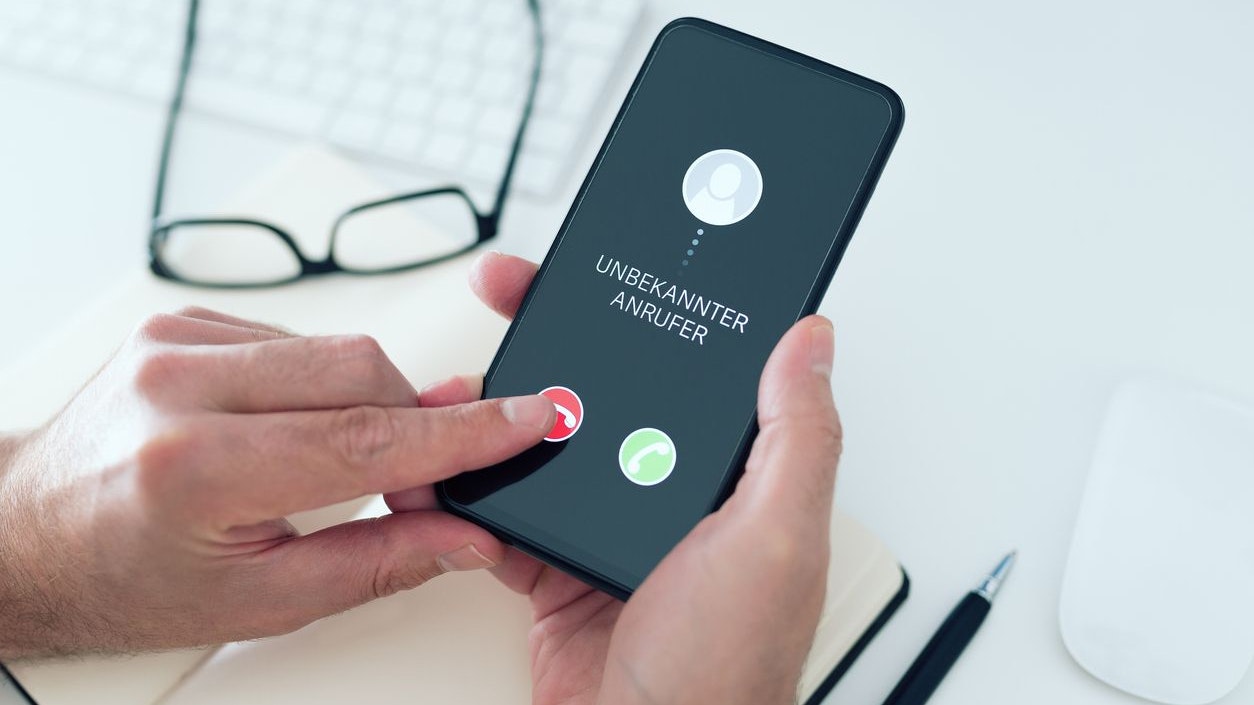 Bei unbekannten Anrufern immer besonders auf der Hut sein. Symbolbild