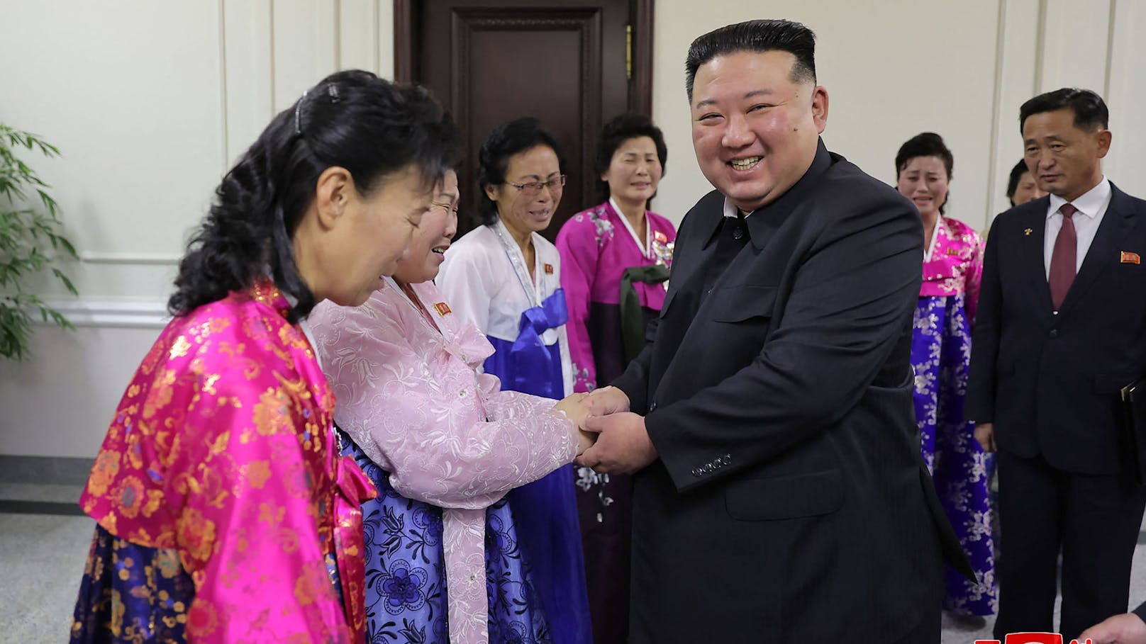 Kim Jong-un bricht in Tränen aus – alle weinen mit