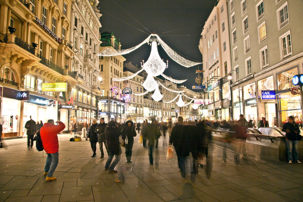 Viele Angestellte im Einzelhandel finden laut AK mit ihrem Einkommen kein Auskommen. Gerade in der Adventszeit steigt auch noch der Stress. Symbolbild