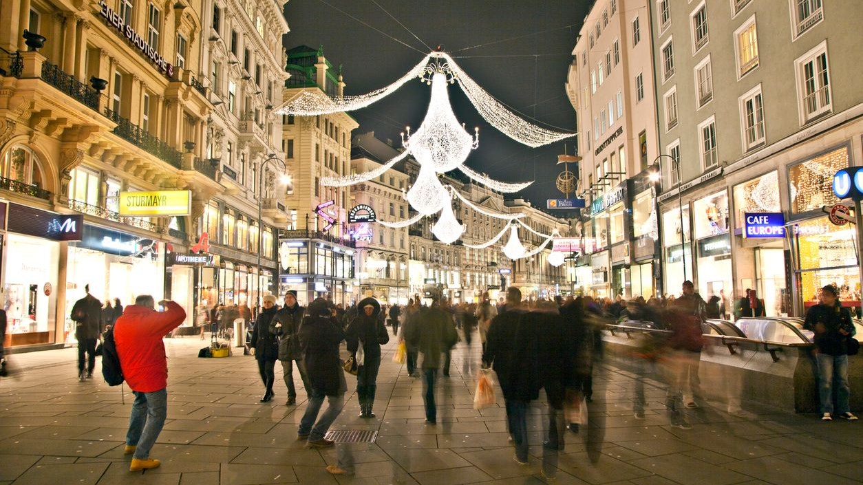 Viele Angestellte im Einzelhandel finden laut AK mit ihrem Einkommen kein Auskommen. Gerade in der Adventszeit steigt auch noch der Stress. Symbolbild