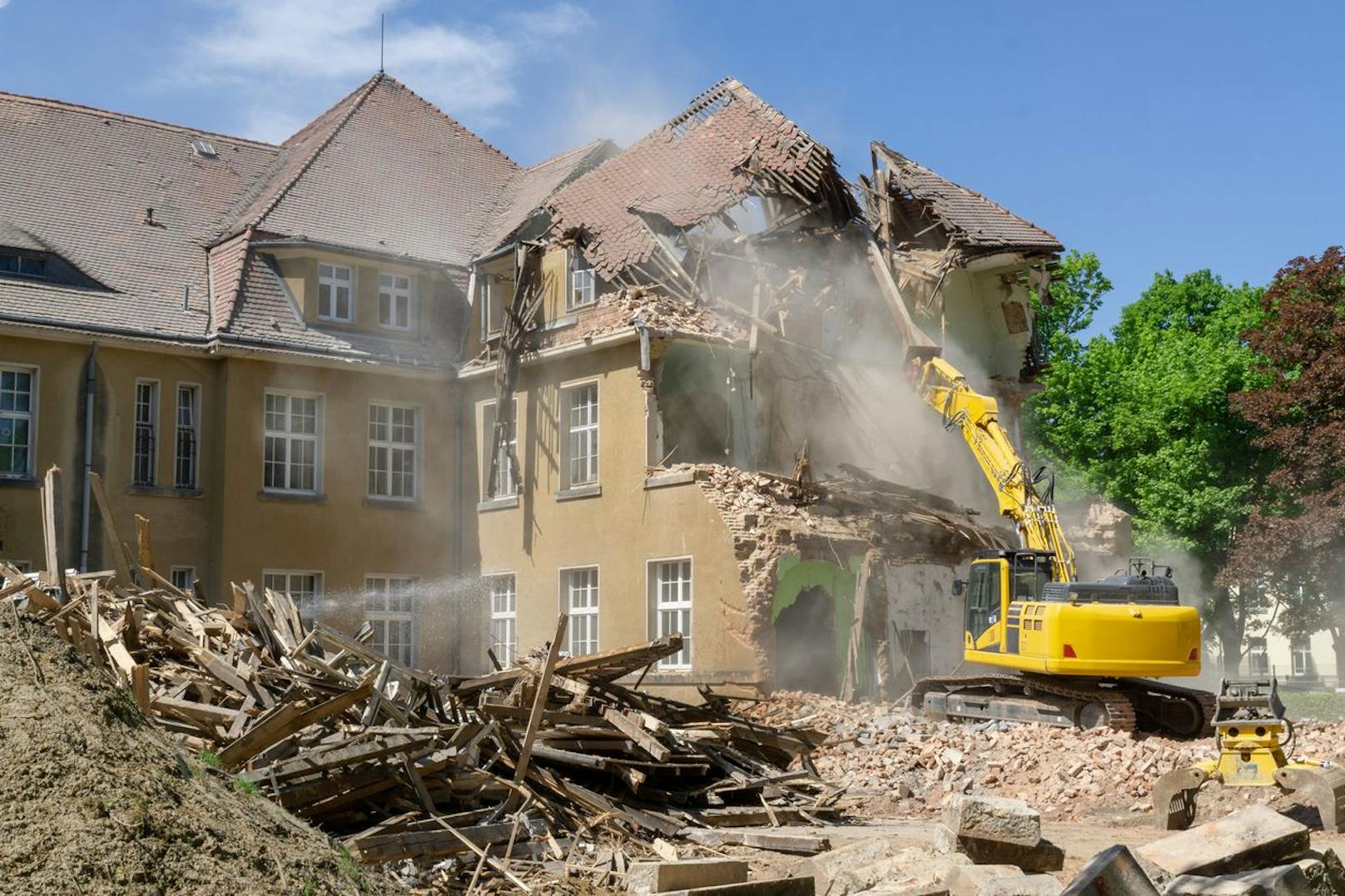 Das Haus in dem der Mann jetzt lebt wird bald abgerissen. (Symbolbild)