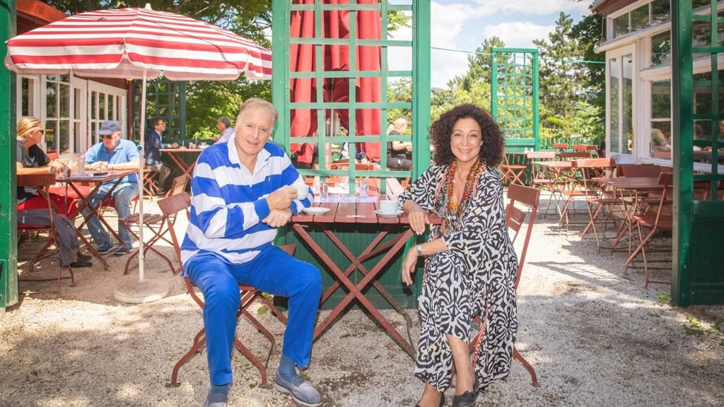 Albert Fortell und Barbara Wussow in ihrem Date-Lokal "Salettl" im 19. Bezirk 