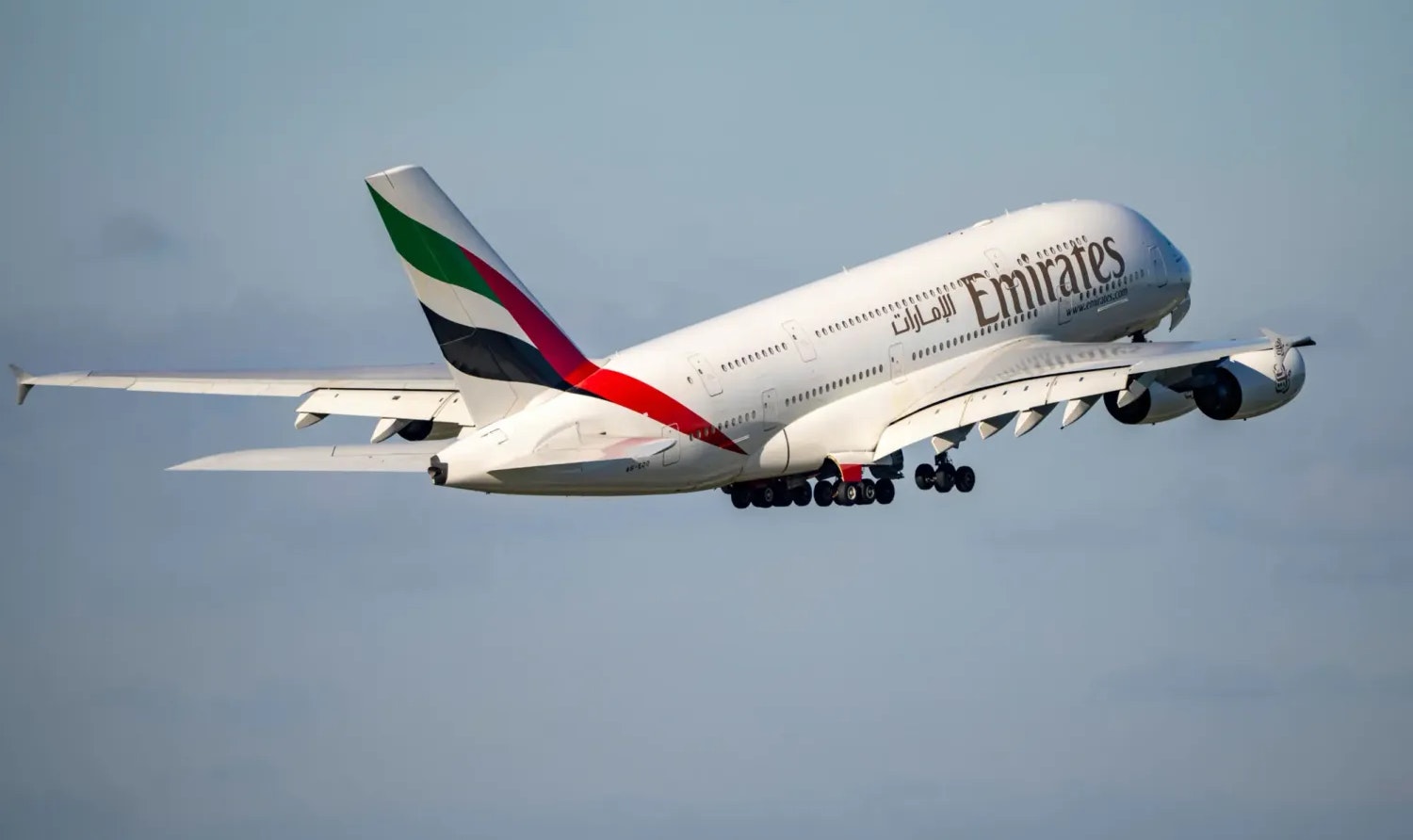 Die Warnung des Piloten sei zu spät gekommen: Viele Passagiere konnten sich nicht rechtzeitig anschnallen und wurden bei den heftigen Turbulenzen an die Decke der A380-Maschine geschleudert.