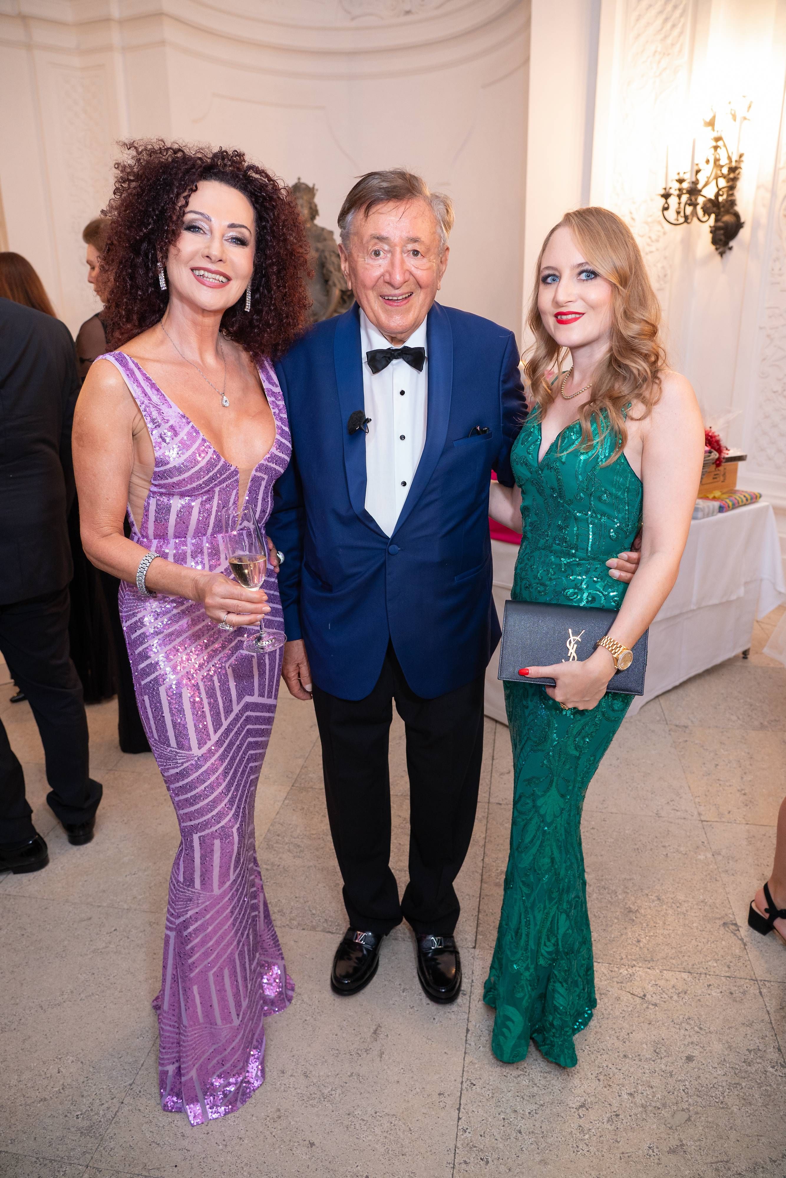 Jacqueline Lugner mit ihren Eltern Christina 