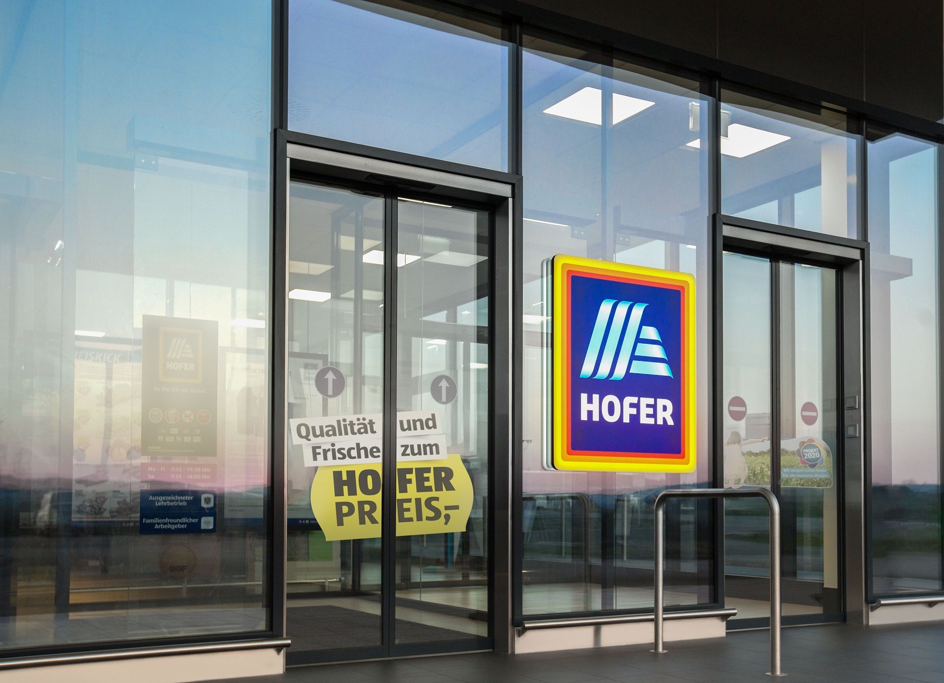 Schon 2025 soll es in den ersten 50 Hofer-Filialen eine große Veränderung für die Kunden geben.