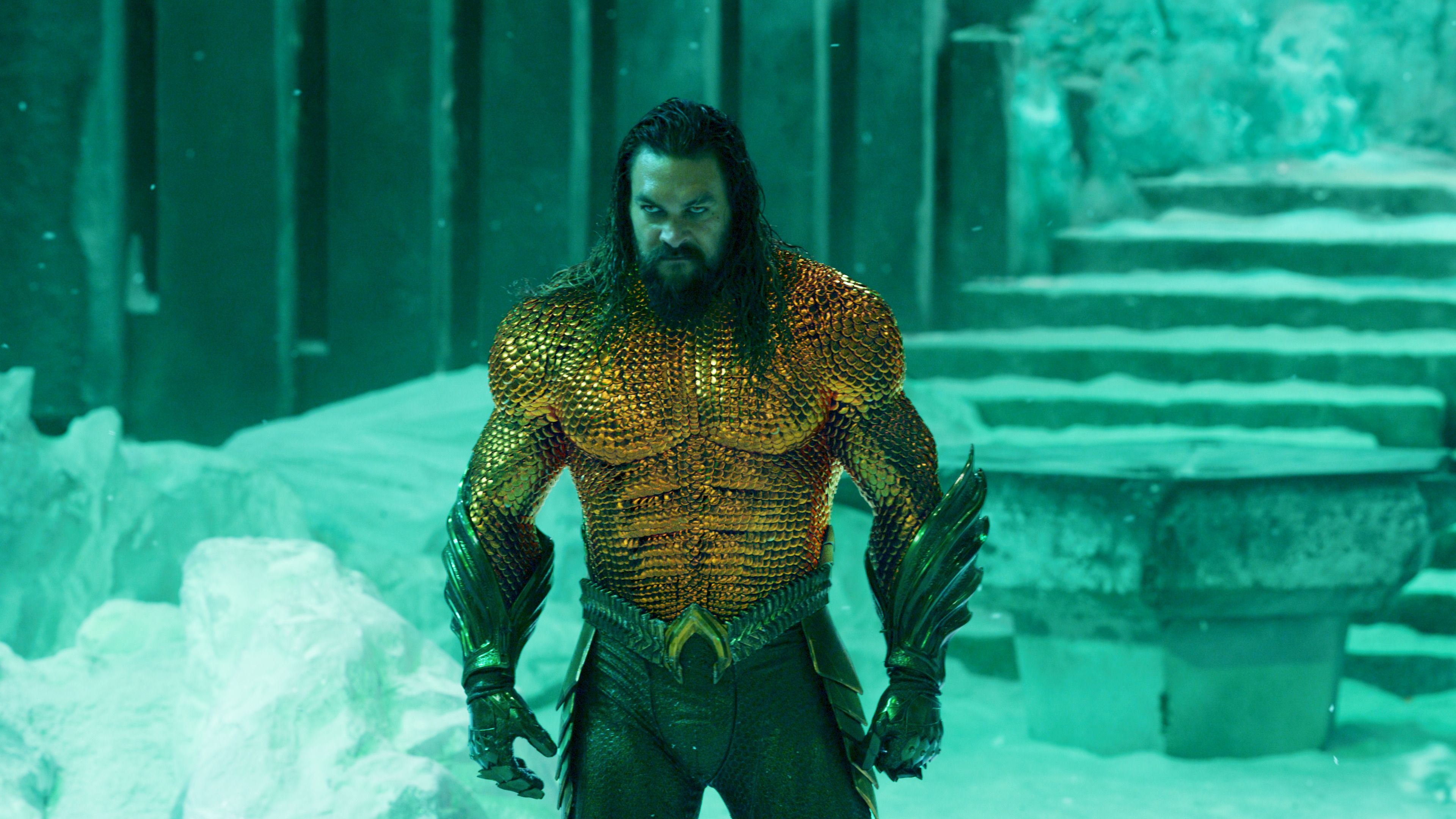 Aquaman Jason Momoa bekommt es als regierender König von Atlantis diesmal mit mehreren Feinden zu tun…