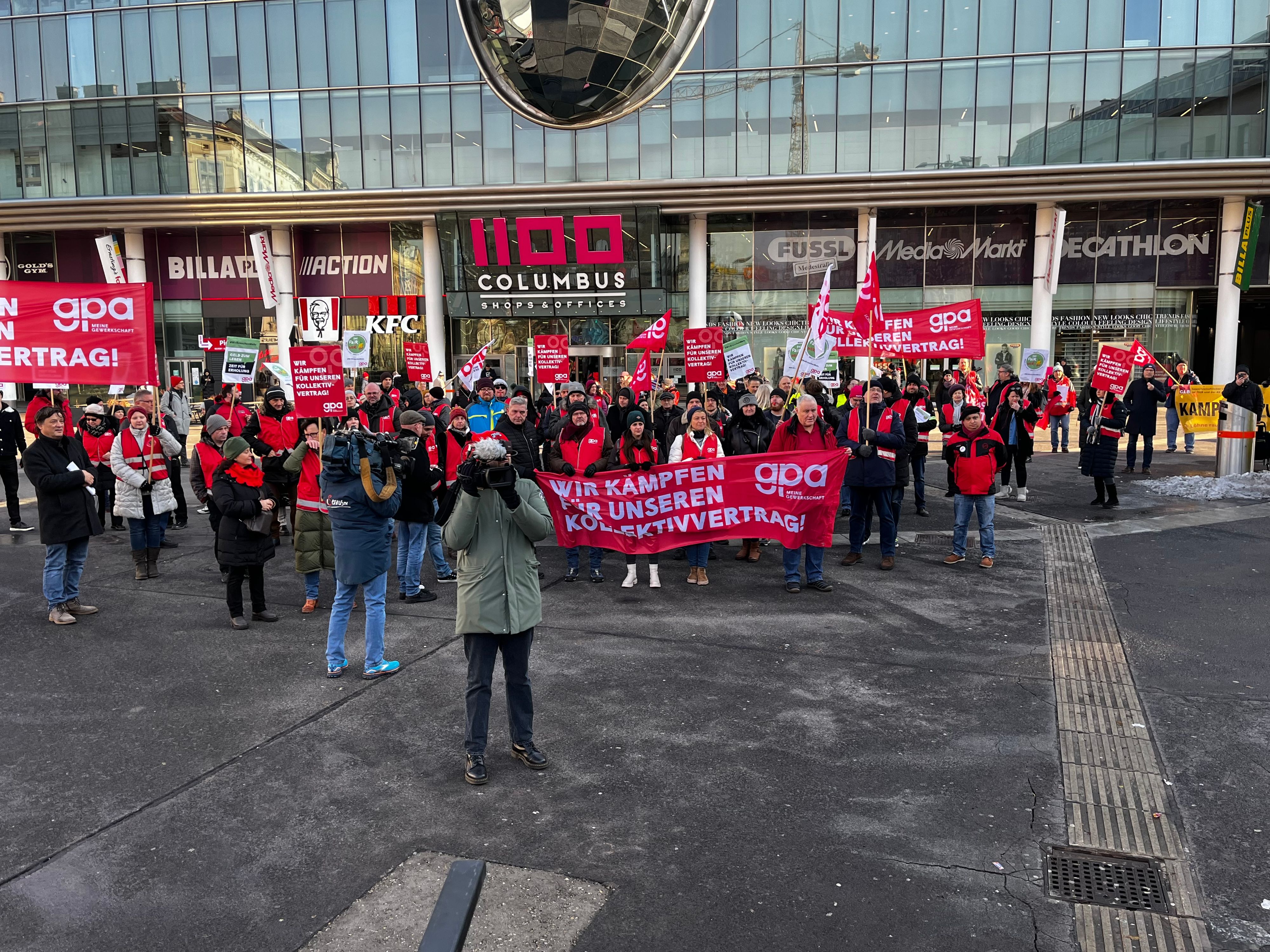 Vor Weihnachten könnte es wieder zu landesweiten Streiks kommen. (Archivbild)