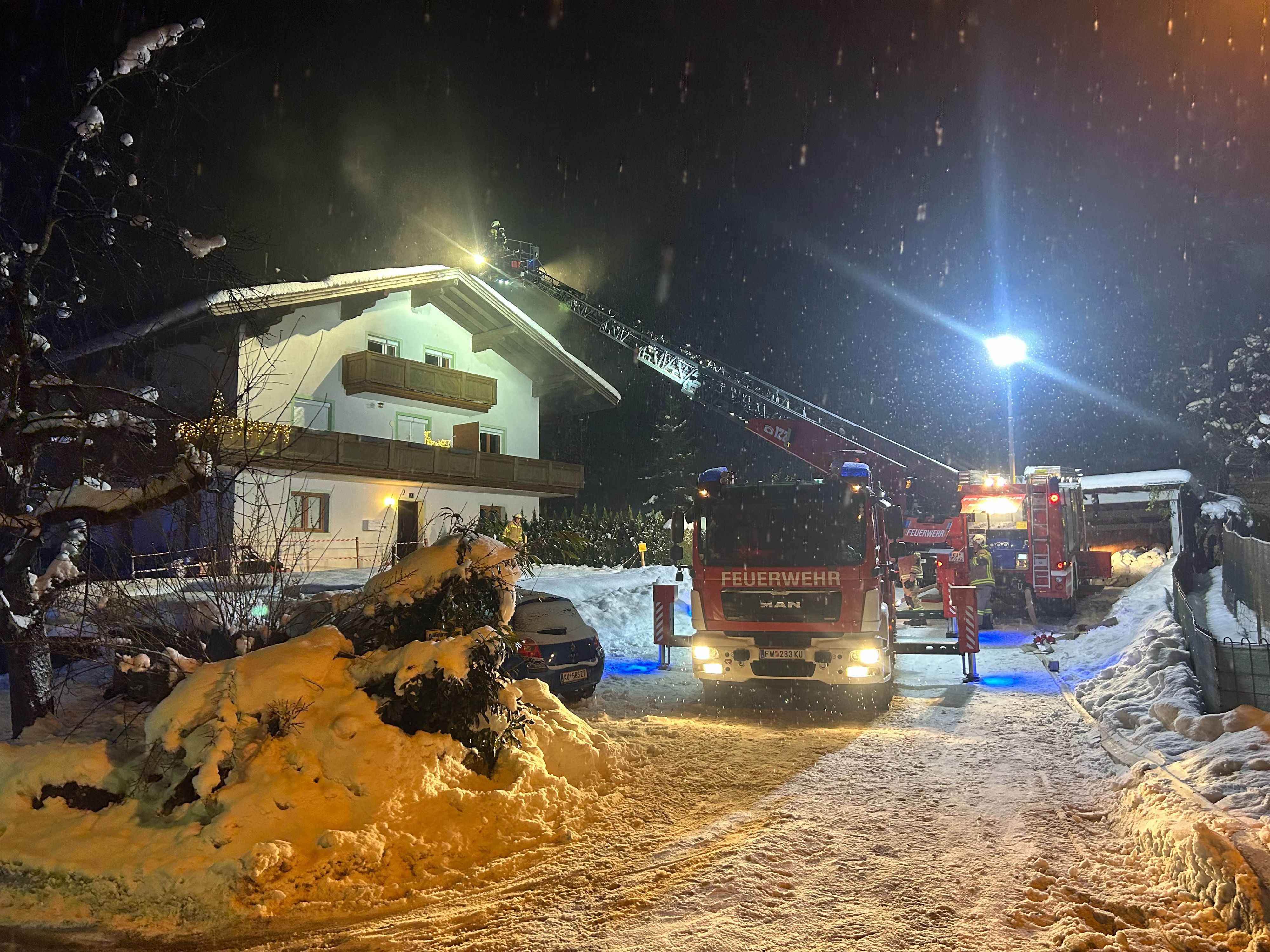 Durch die eingetroffene Freiwillige Feuerwehr Brückhäusl wurde das Gebäude evakuiert.