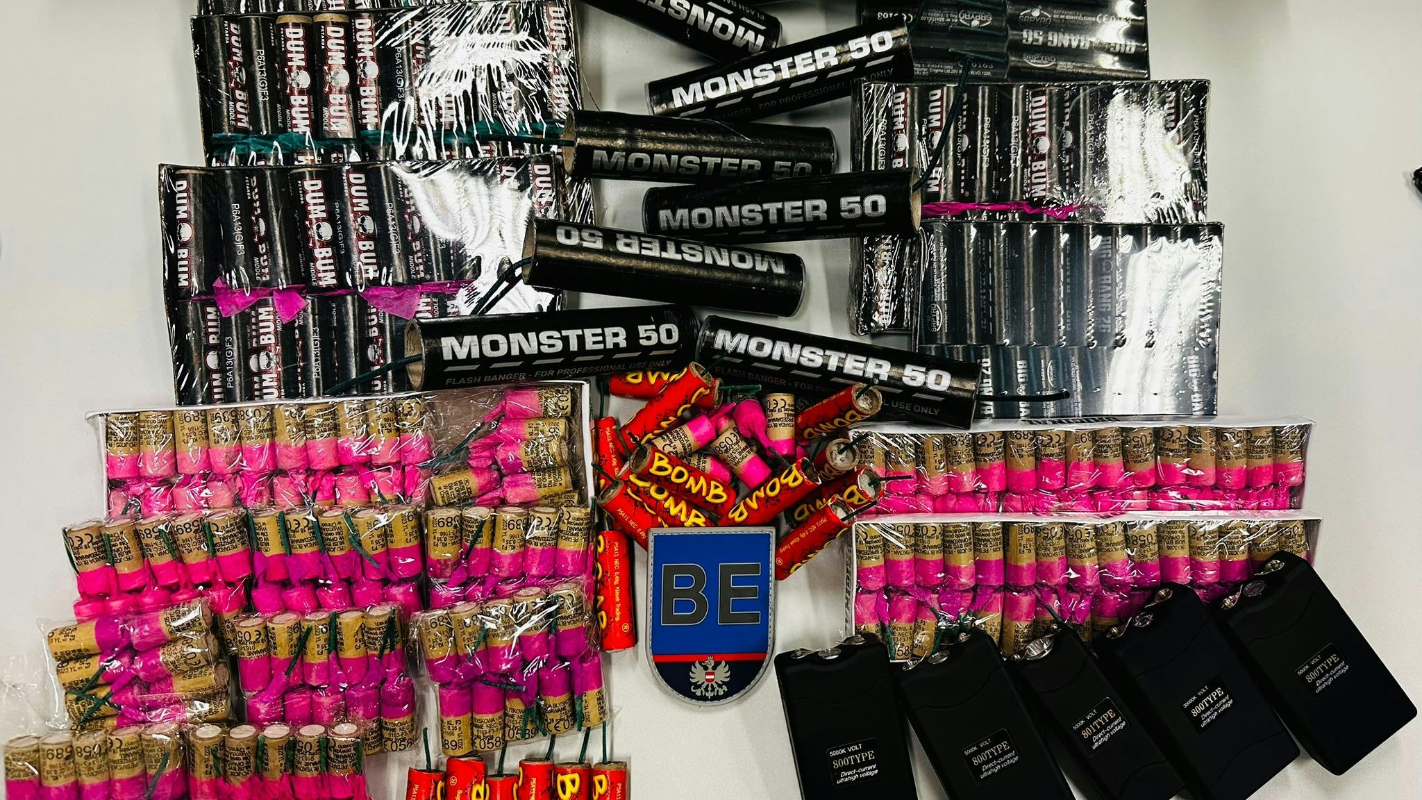 Bei den Angezeigten handelt sich um vier männliche Personen im Alter zwischen 16 und 18 Jahren.