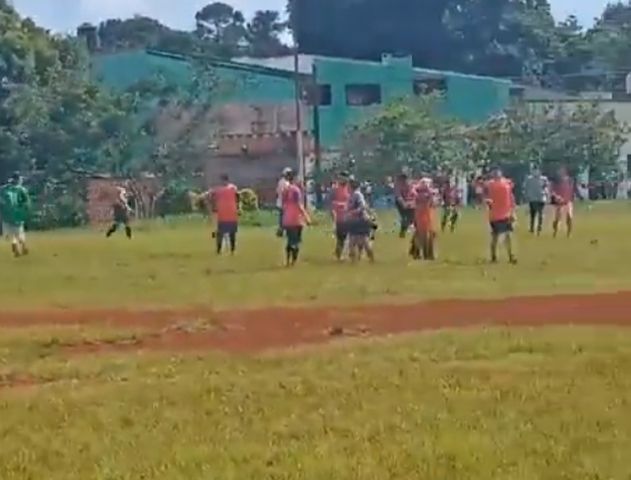 Messer-Attacke beim Fußball