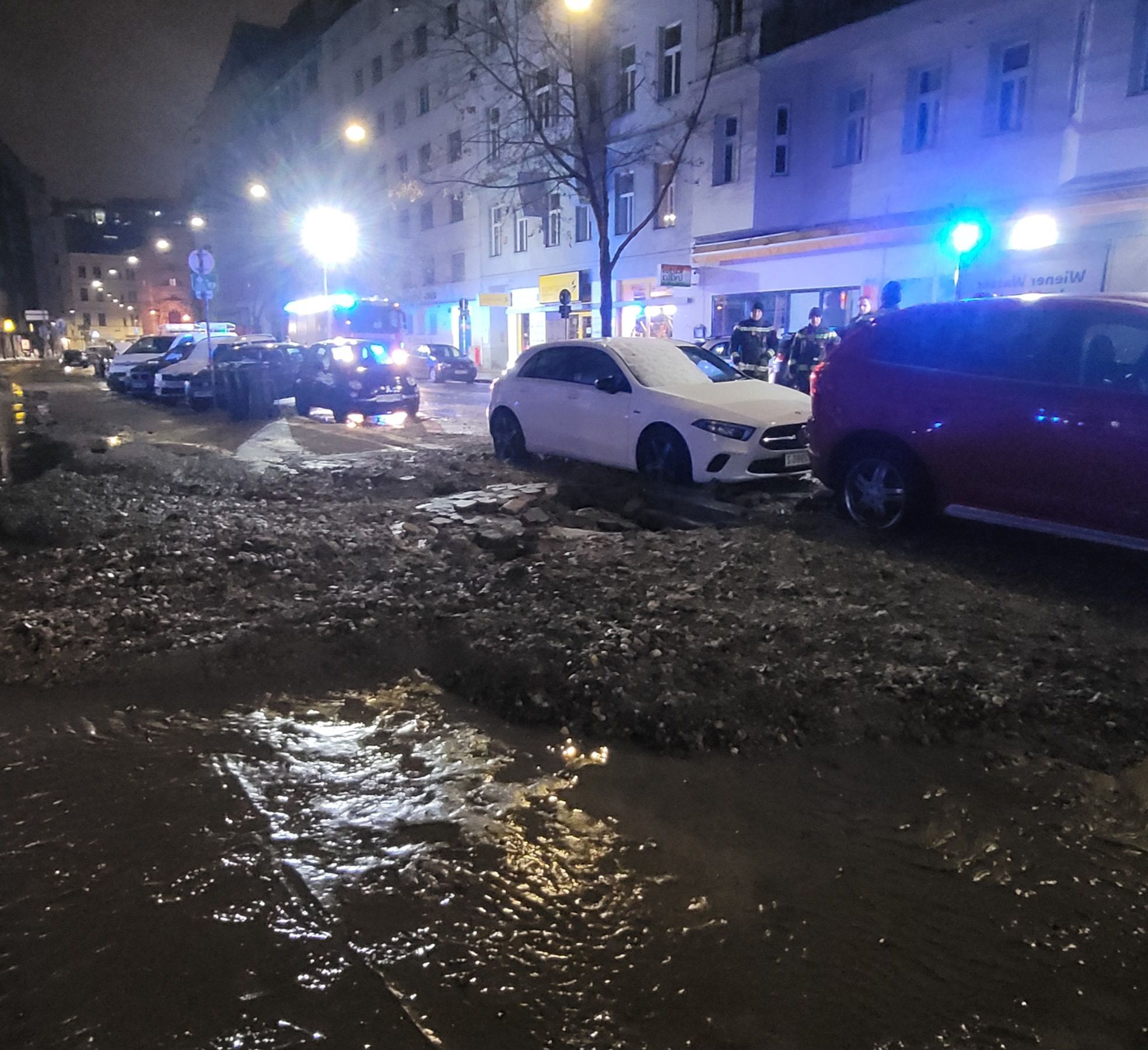 Schlammlawine nach Wasserrohrbruch in Wien-Margareten