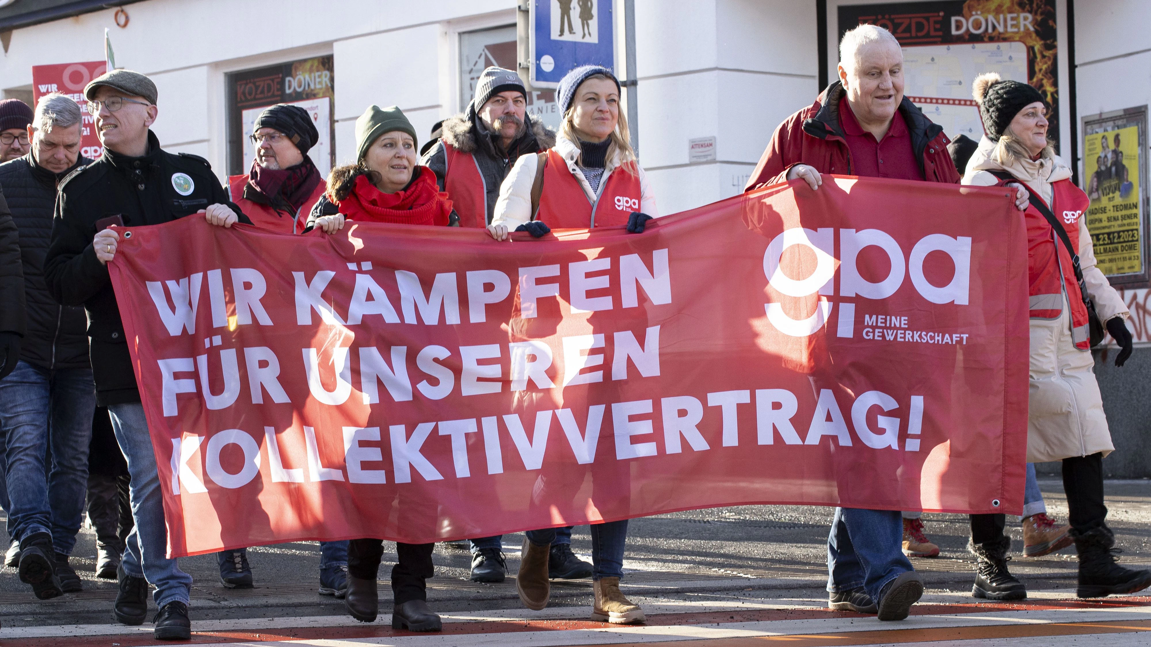 Bereits am Freitag gab es Kundgebungen in Wien und Linz.