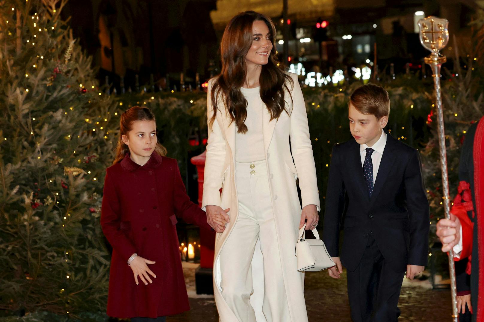 Prinzessin Kate und ihre Kinder beim Weihnachtskonzert "Together At Christmas" in der Westminster Abbey in London. Der von der Prinzessin von Wales geleitete und von der Royal Foundation unterstützte Gottesdienst ist ein Anlass, Menschen in der Weihnachtszeit zusammenzubringen und diejenigen zu würdigen, die das ganze Jahr über ihr Bestes gegeben haben, um anderen zu helfen.