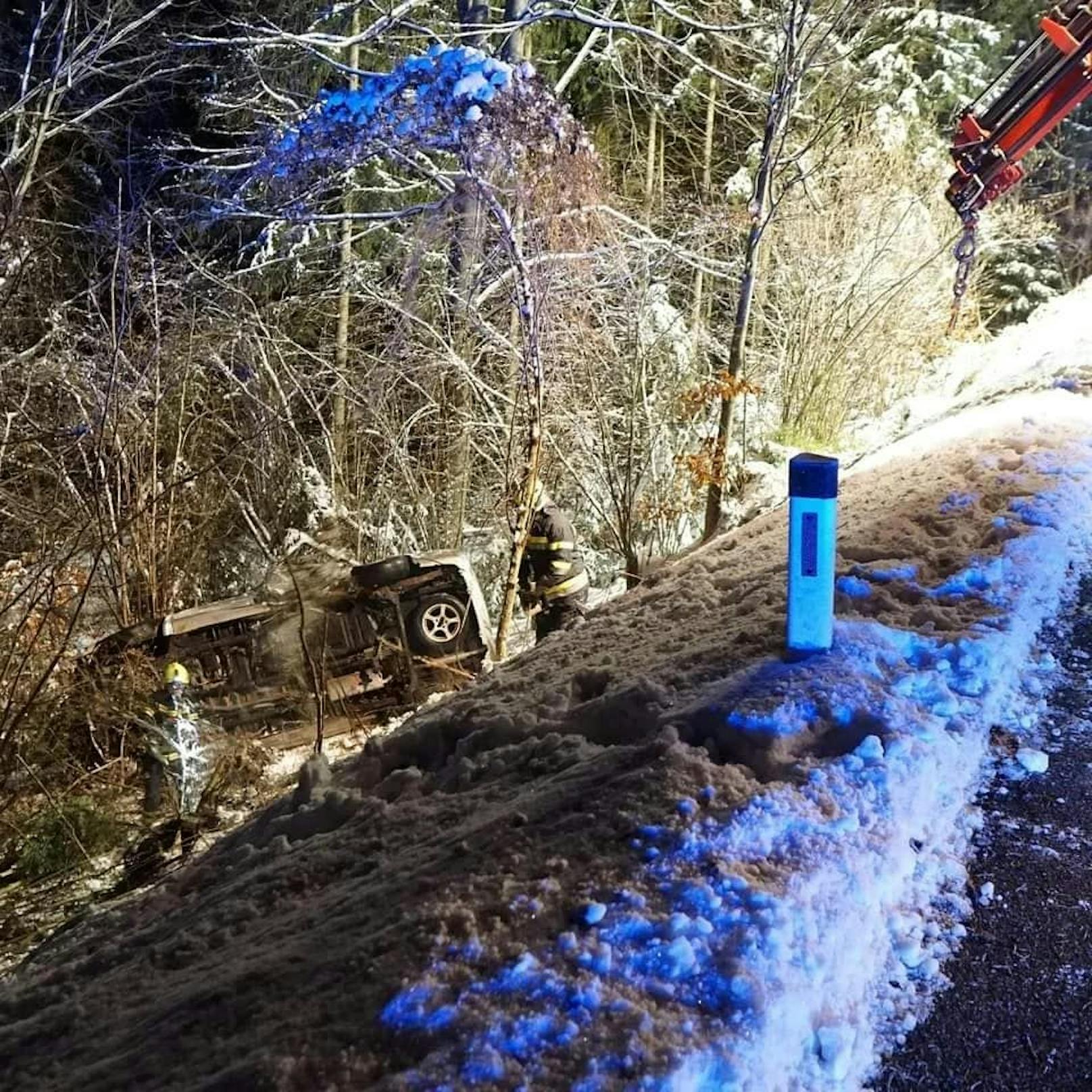 Zu einem schweren Verkehrsunfall ist es am Freitag gegen 4 Uhr früh auf der B54 bei Aspang gekommen.