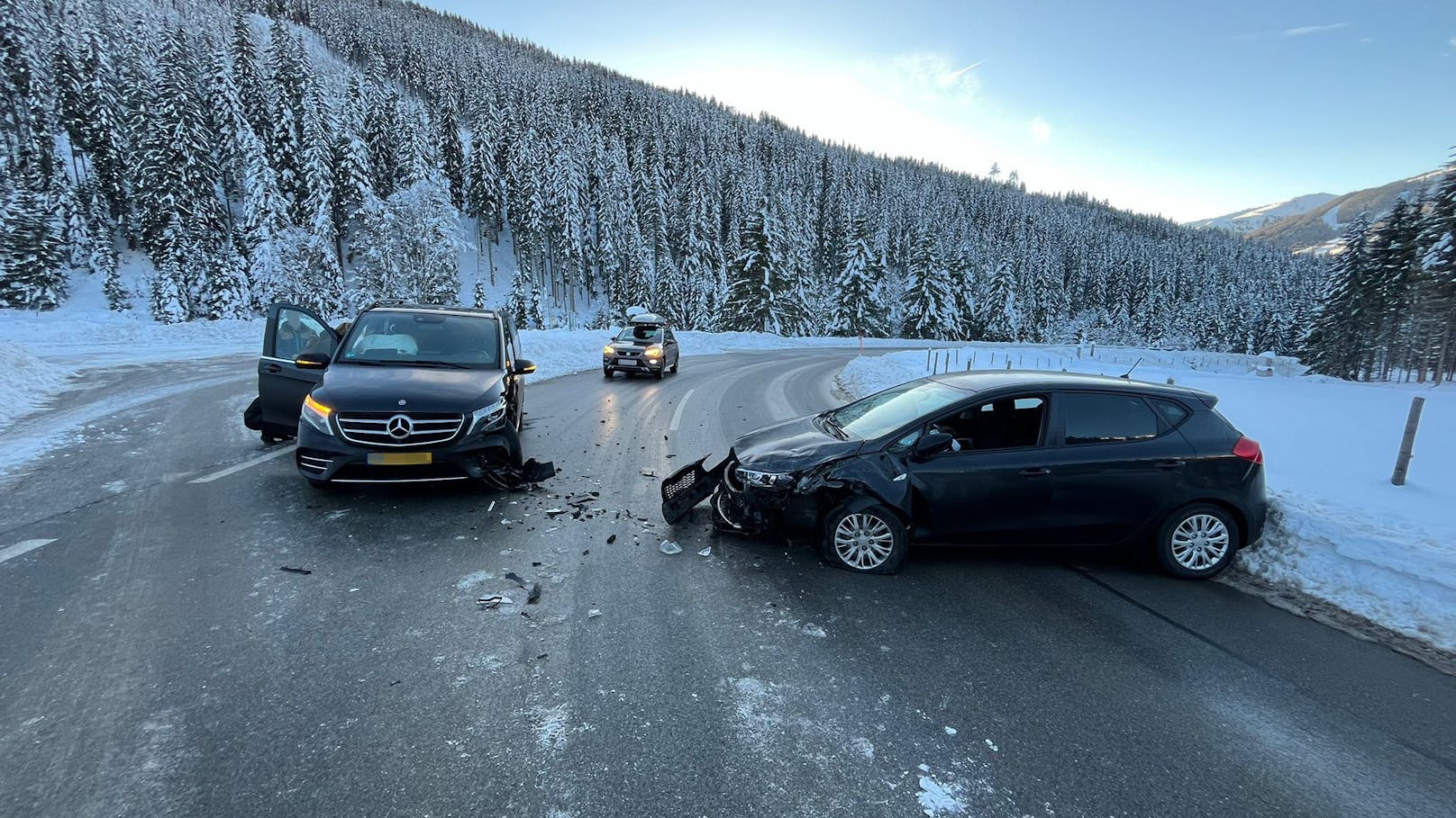 3 Verletzte bei heftigem Frontalcrash in Gerlos