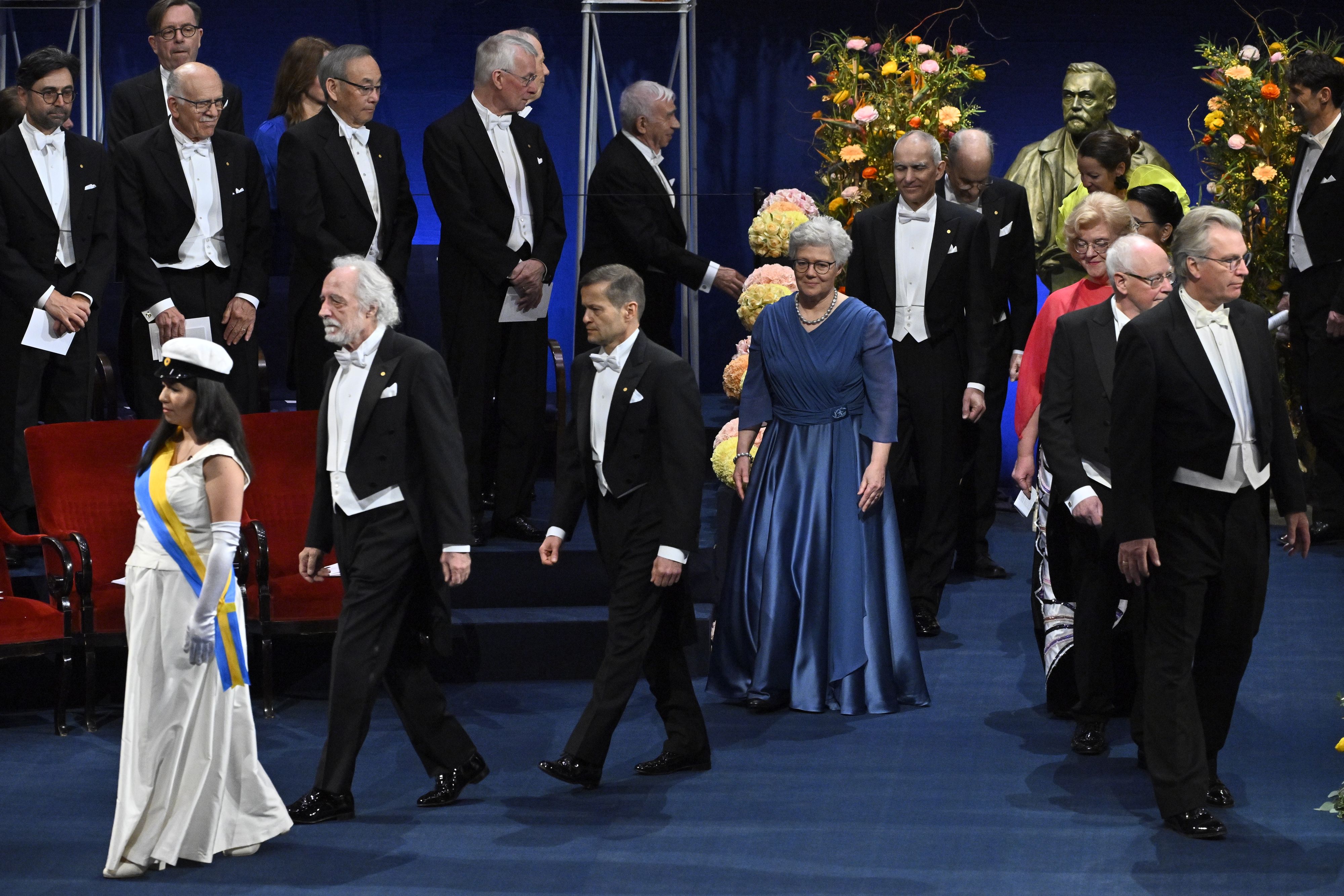 Der österreichische Physik-Nobelpreis-Gewinner Ferenc Krausz (Mitte) mit Pierre Agostini und Anne L'Huillier bei der Verleihung in Stockholm.