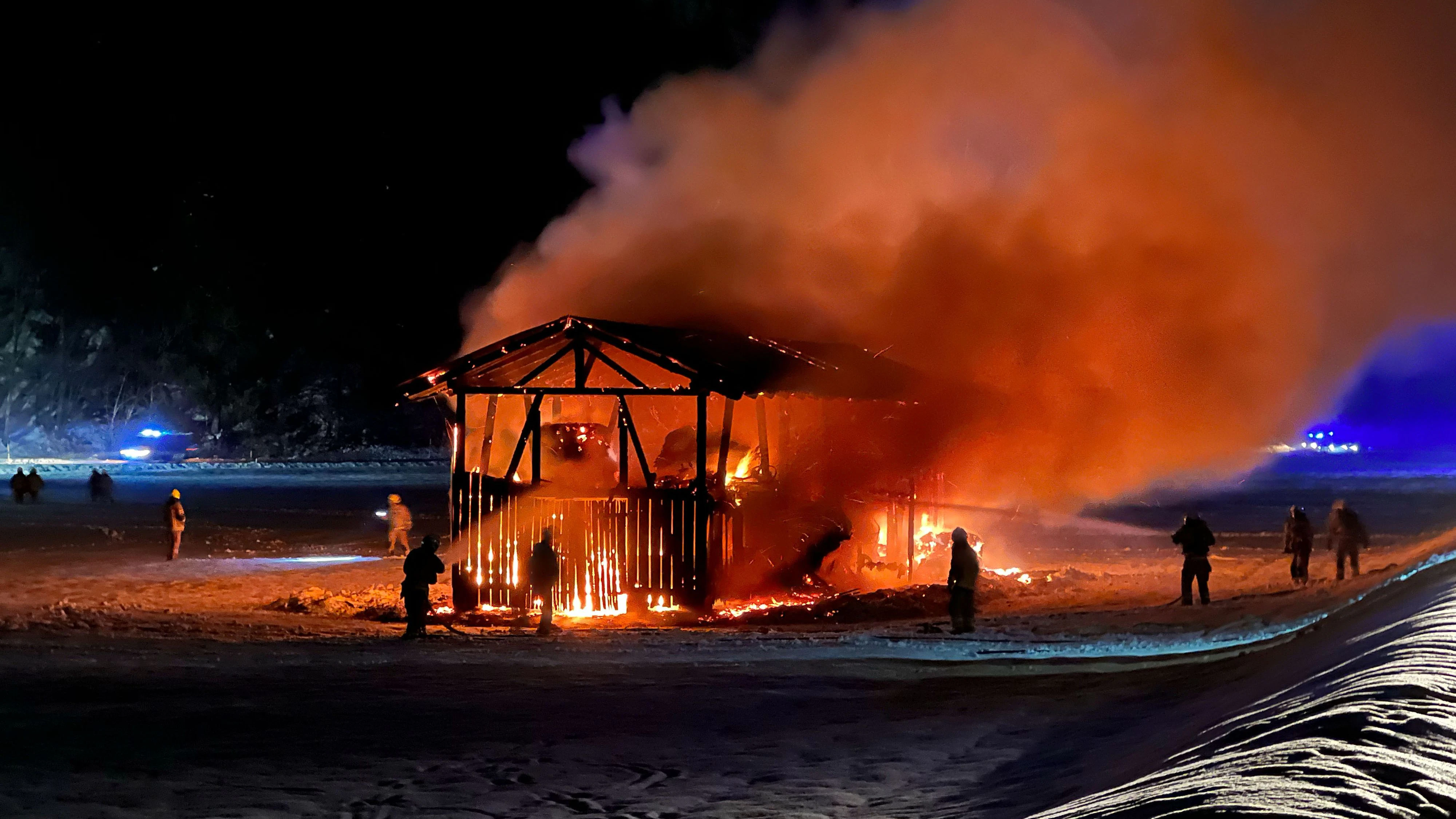 Brand eines Wirtschaftsgebäudes in Erpfendorf  -Fotocredit: ZOOM.TIROL 