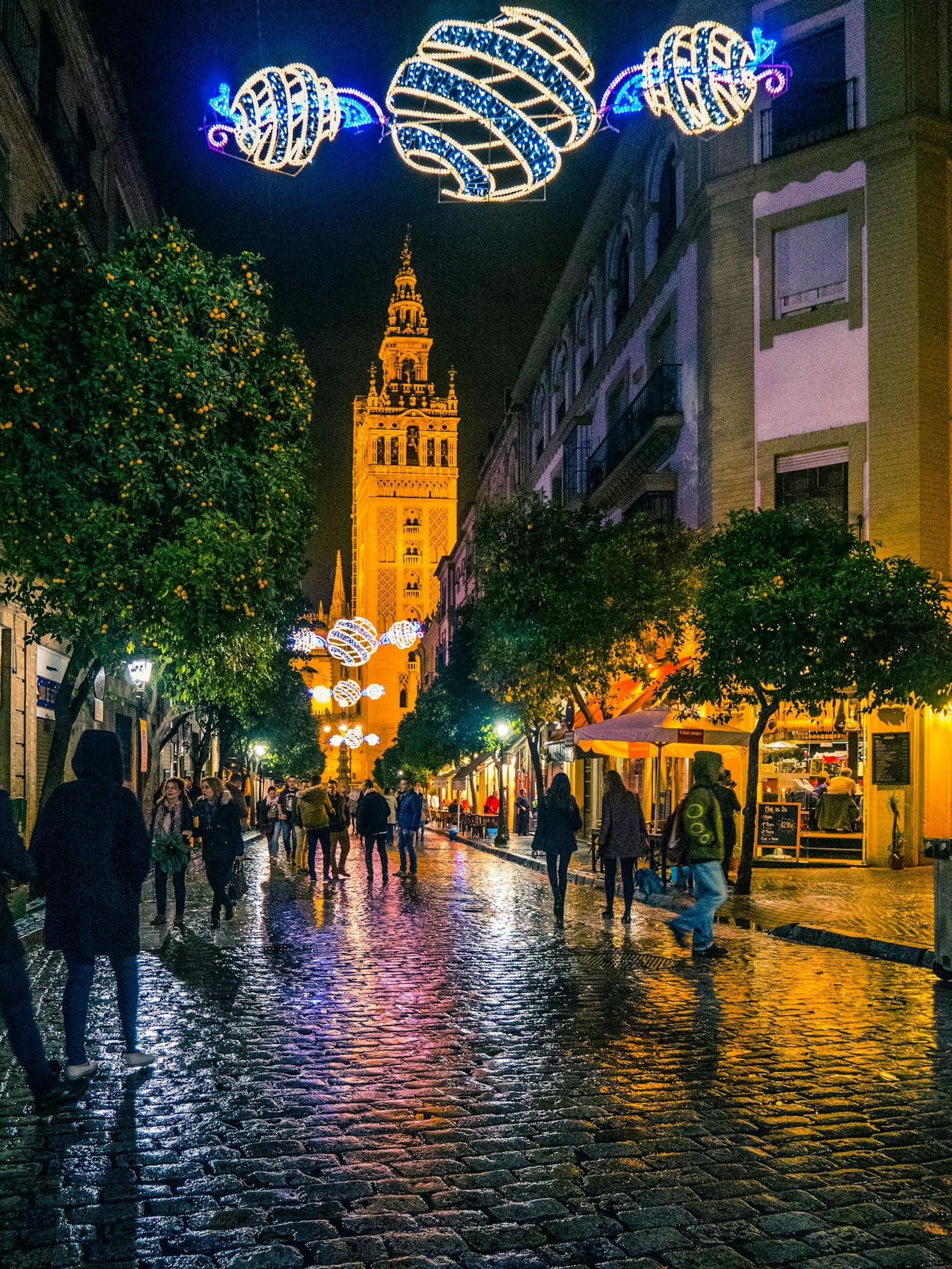 Auch Sevilla lockt im Advent mit vielen Weihnachtsattraktionen – und toppt das Ganze erst noch mit milden Temperaturen. 