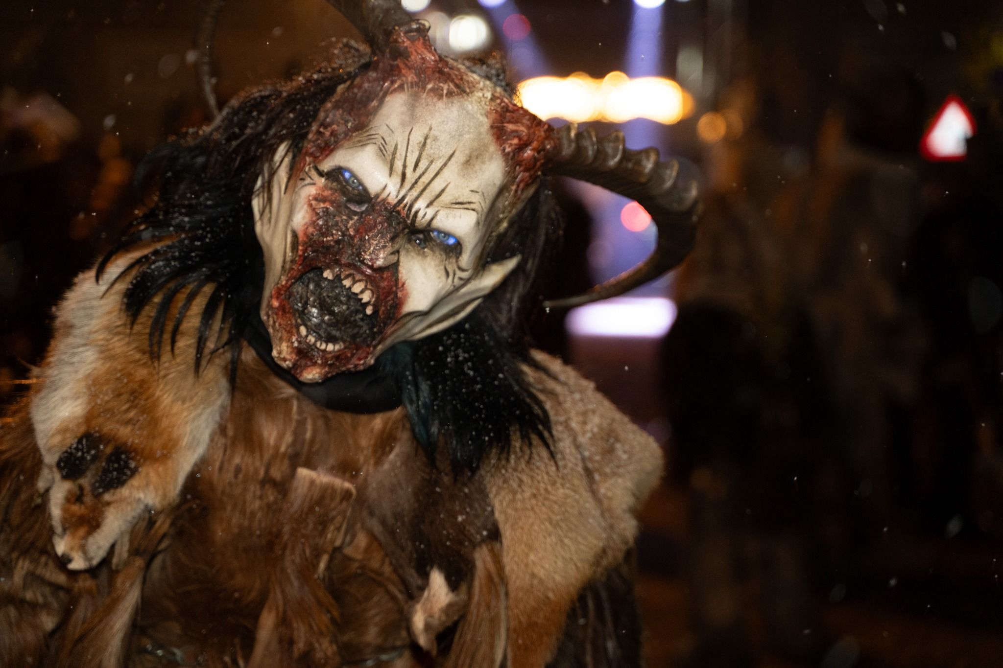 Der kleine Krampus zog sich schwere Verletzungen im Nackenbereich zu. (Symbolbild)