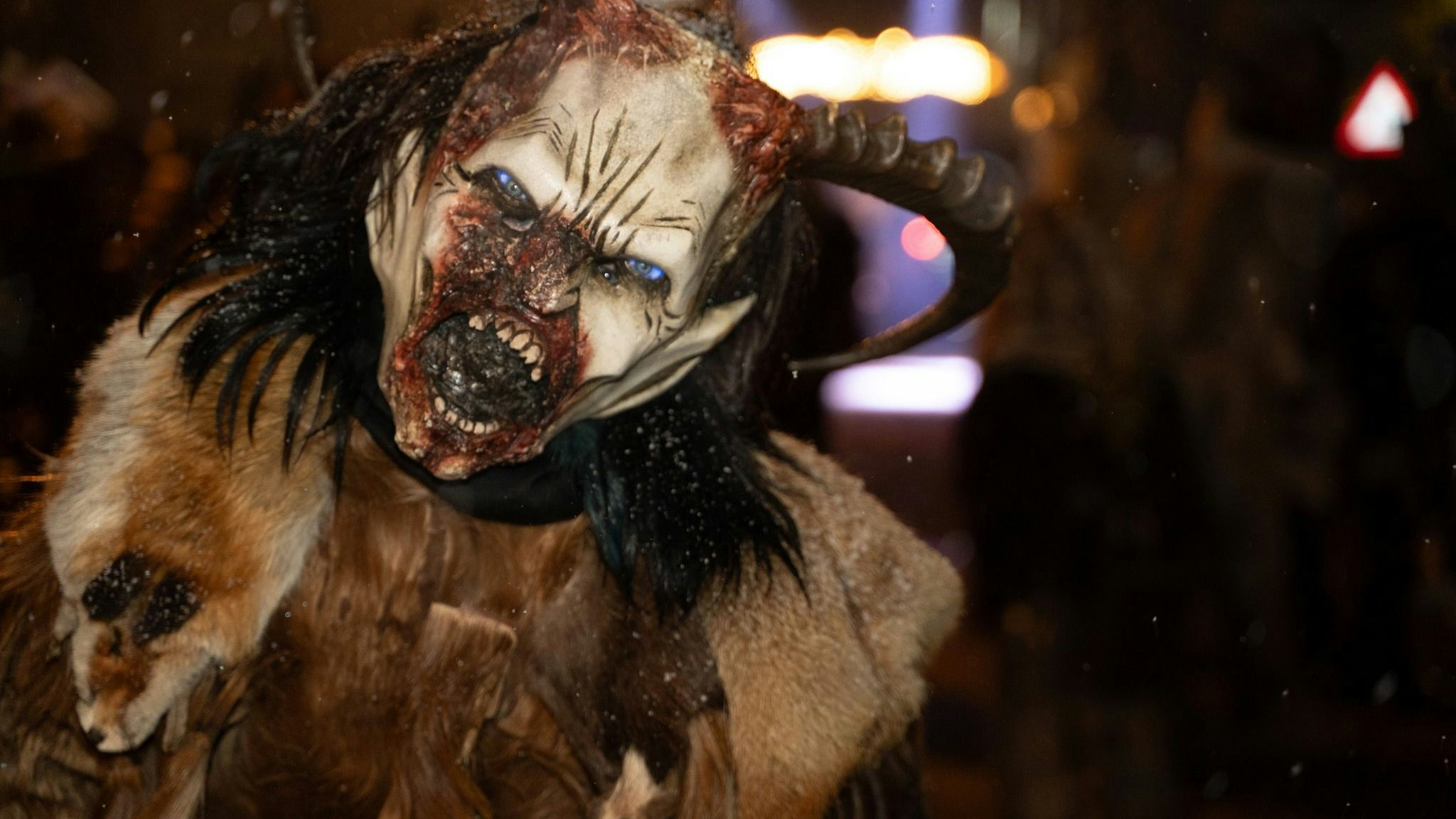 Der kleine Krampus zog sich schwere Verletzungen im Nackenbereich zu.