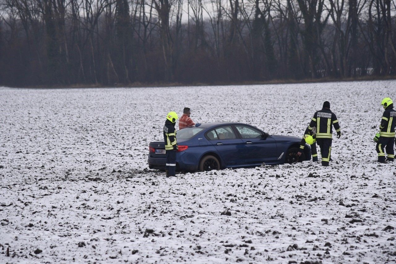 Der Lenker wollte nach dem Unfall flüchten.