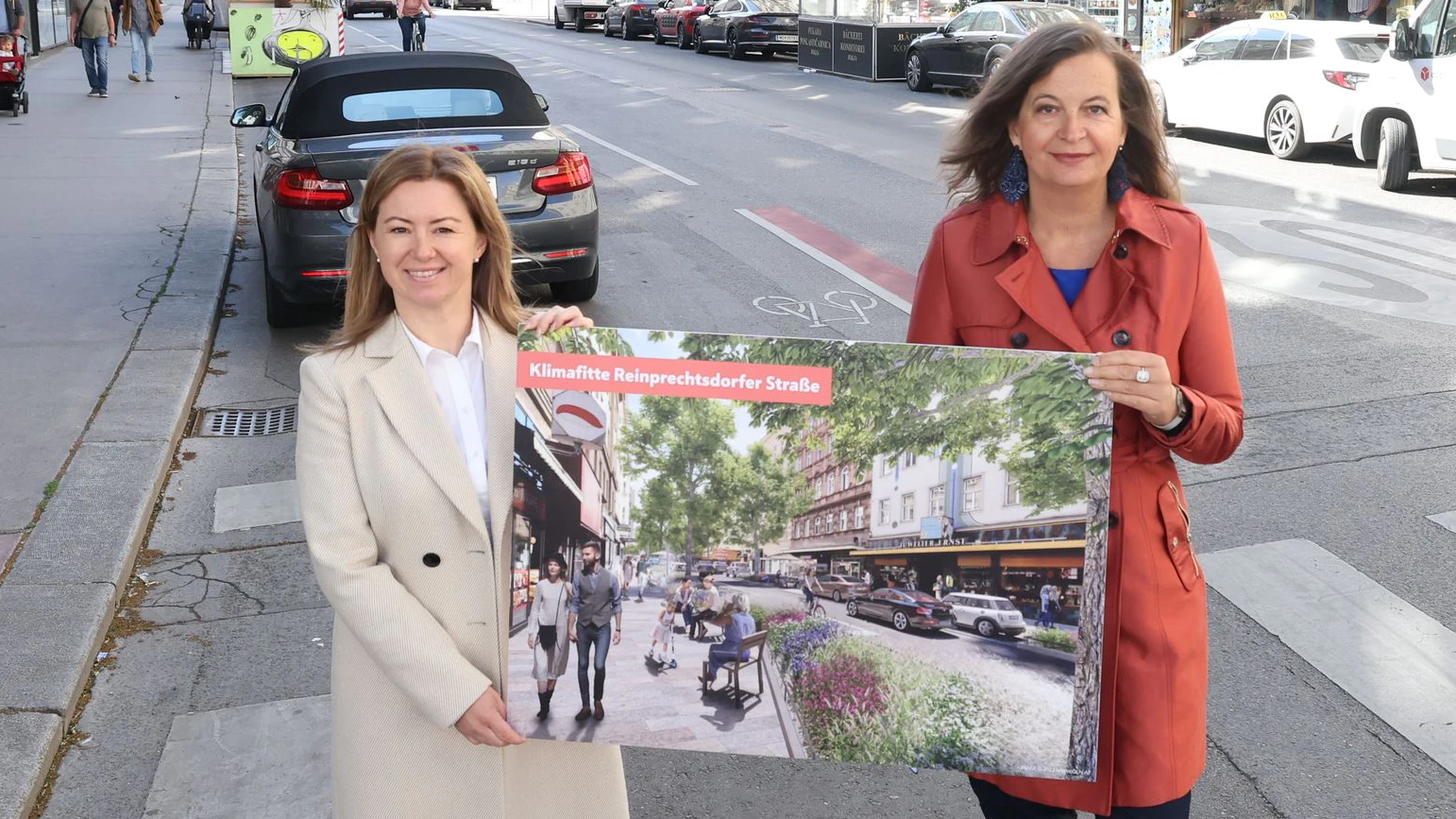 Stadträtin Ulli Sima (SPÖ) mit Margaretens Bezirkschefin Silvia Jankovic (SPÖ) auf der Reinprechtsdorfer Straße
