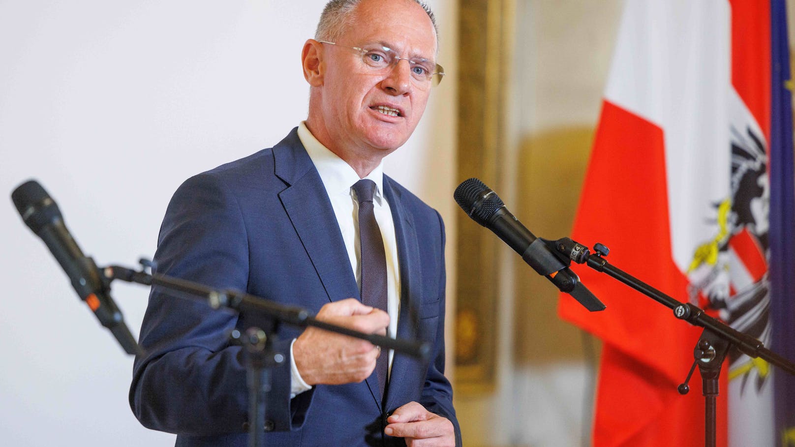 Innenminister Gerhard Karner (ÖVP) machte die vereitelten Anschlags-Pläne bei einer Pressekonferenz in Wien öffentlich.