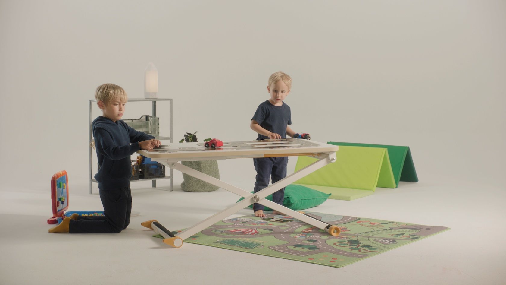 Mitmachen und einen höhenverstellbaren poptop Kindertisch im Wert von € 499 gewinnen.