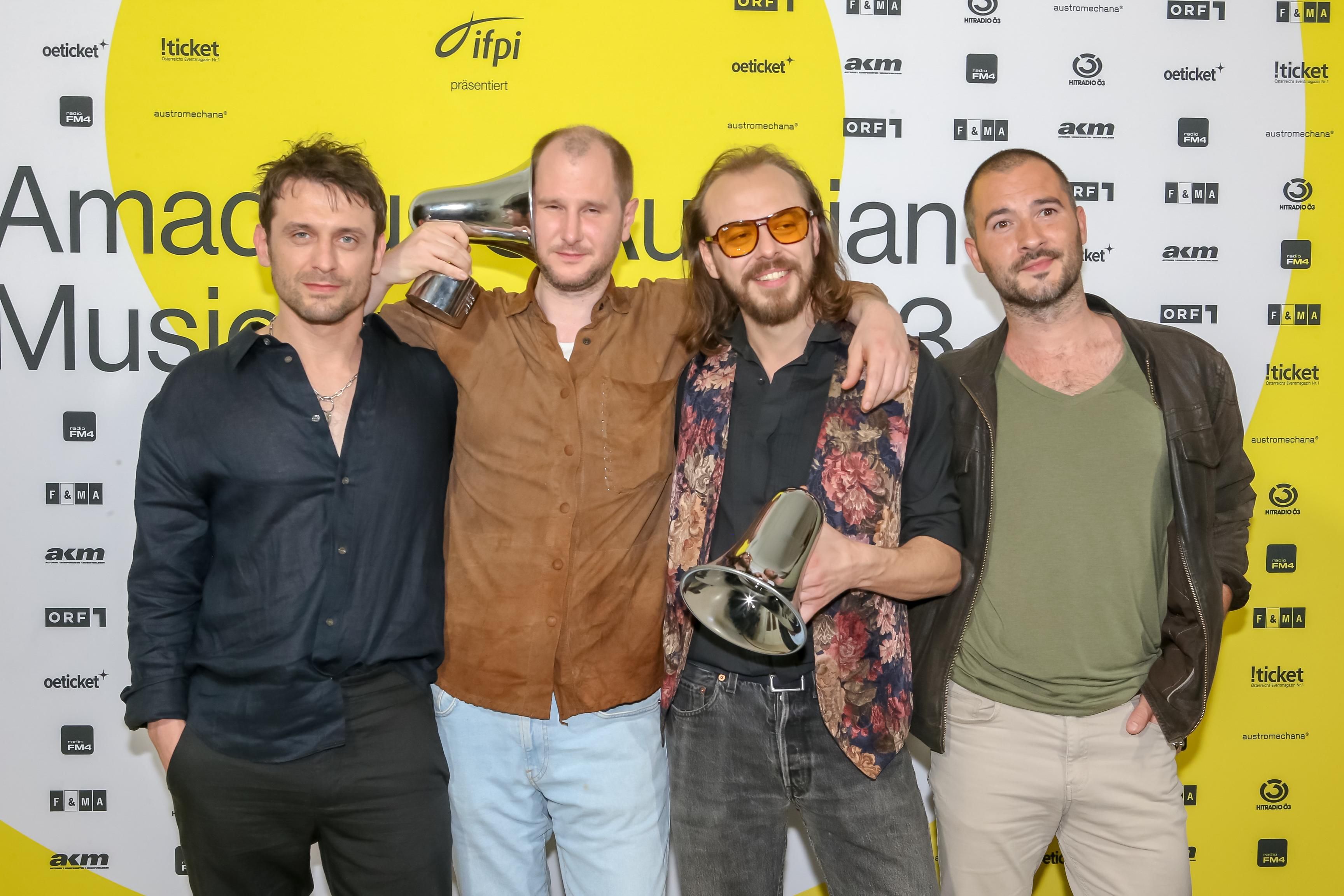 Gitarrist Manuel Poppe, Sänger Marco Wanda, Bassist Ray Weber und Schlagzeuger Valentin Wegscheider 