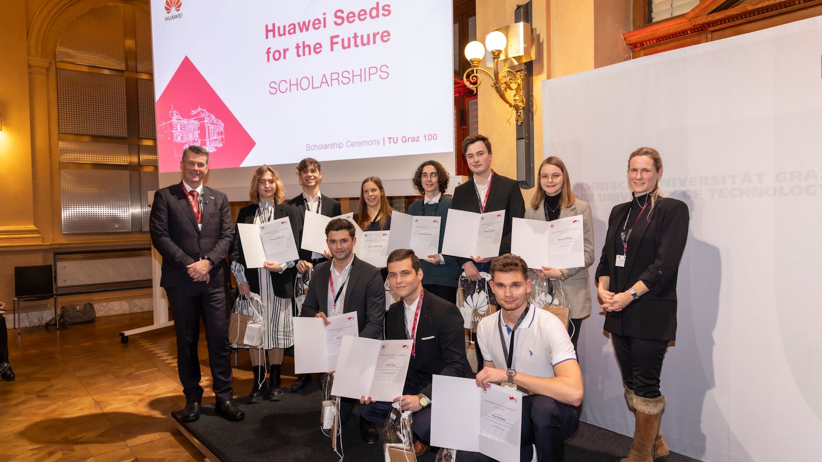 Huawei Digitalisierungsstipendium für neun Studierende der TU Graz.