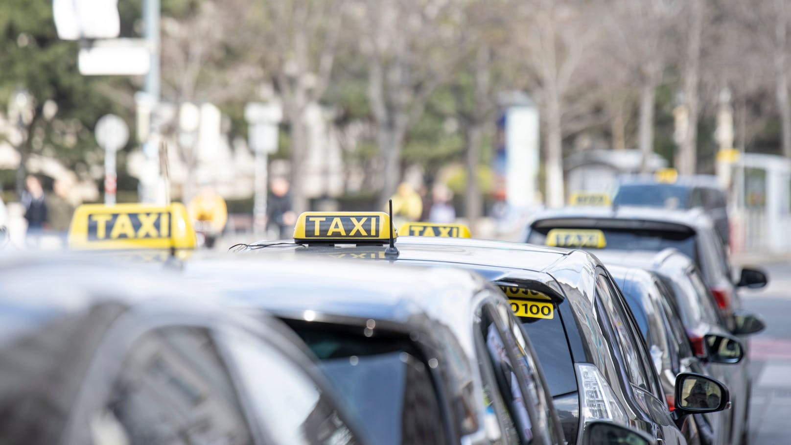 Taxifahrer erhalten nun 10,3 Prozent mehr Lohn