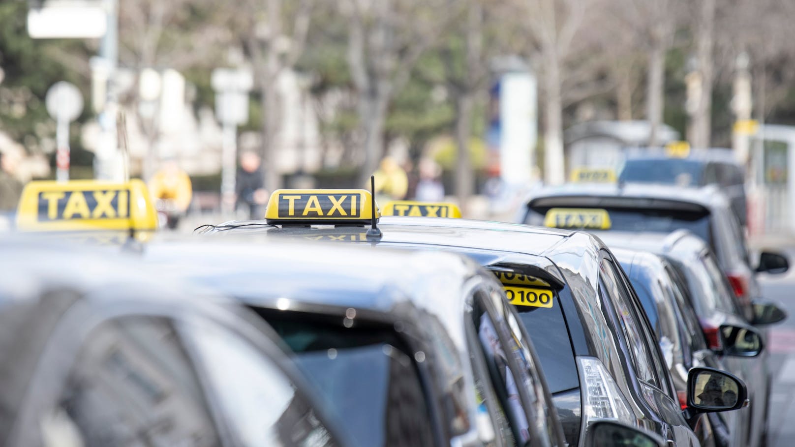 Taxifahrer erhalten nun 10,3 Prozent mehr Lohn